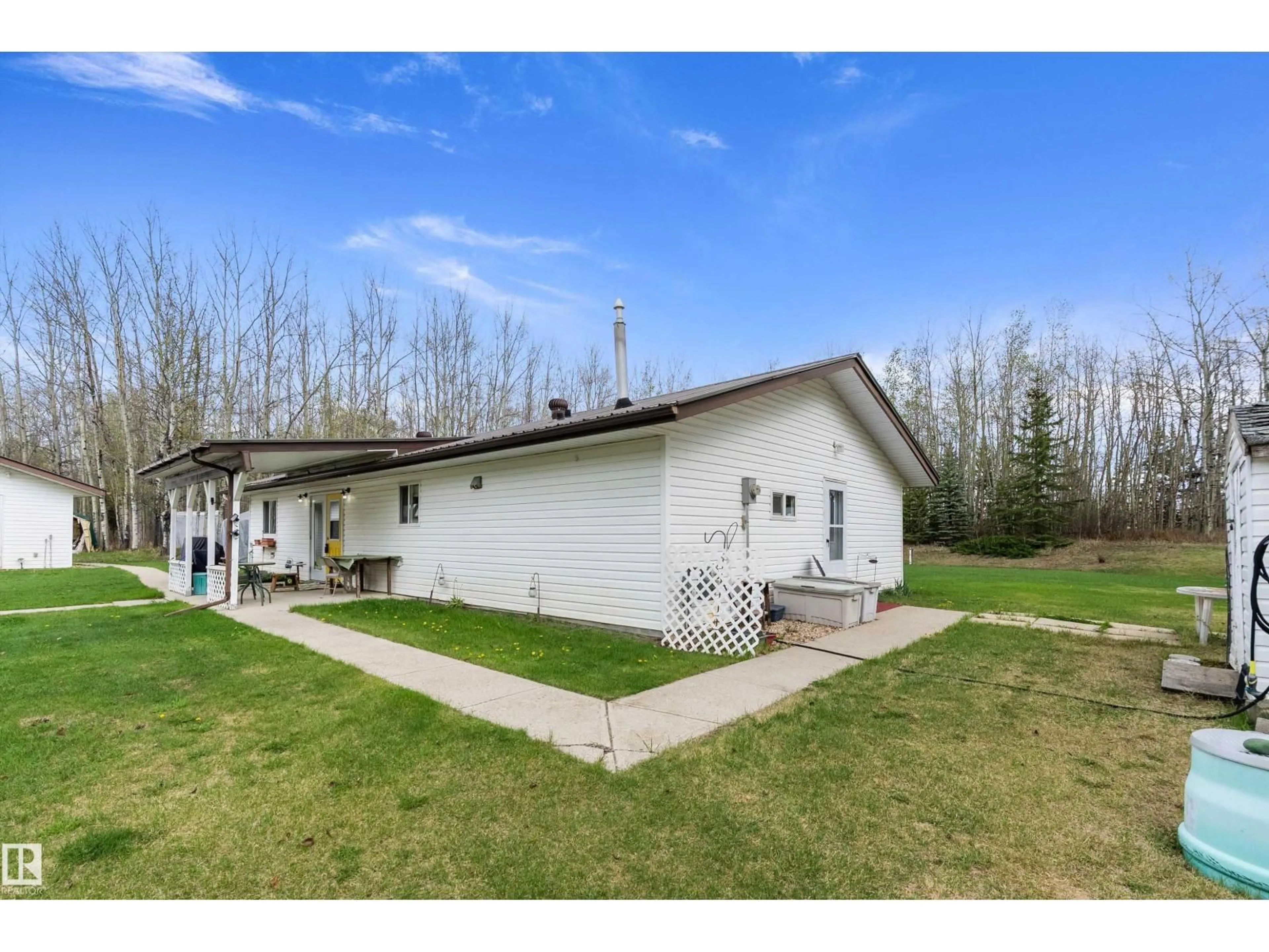 A pic from outside/outdoor area/front of a property/back of a property/a pic from drone, building for 4802 22 ST, Rural Wetaskiwin County Alberta T0C2C0