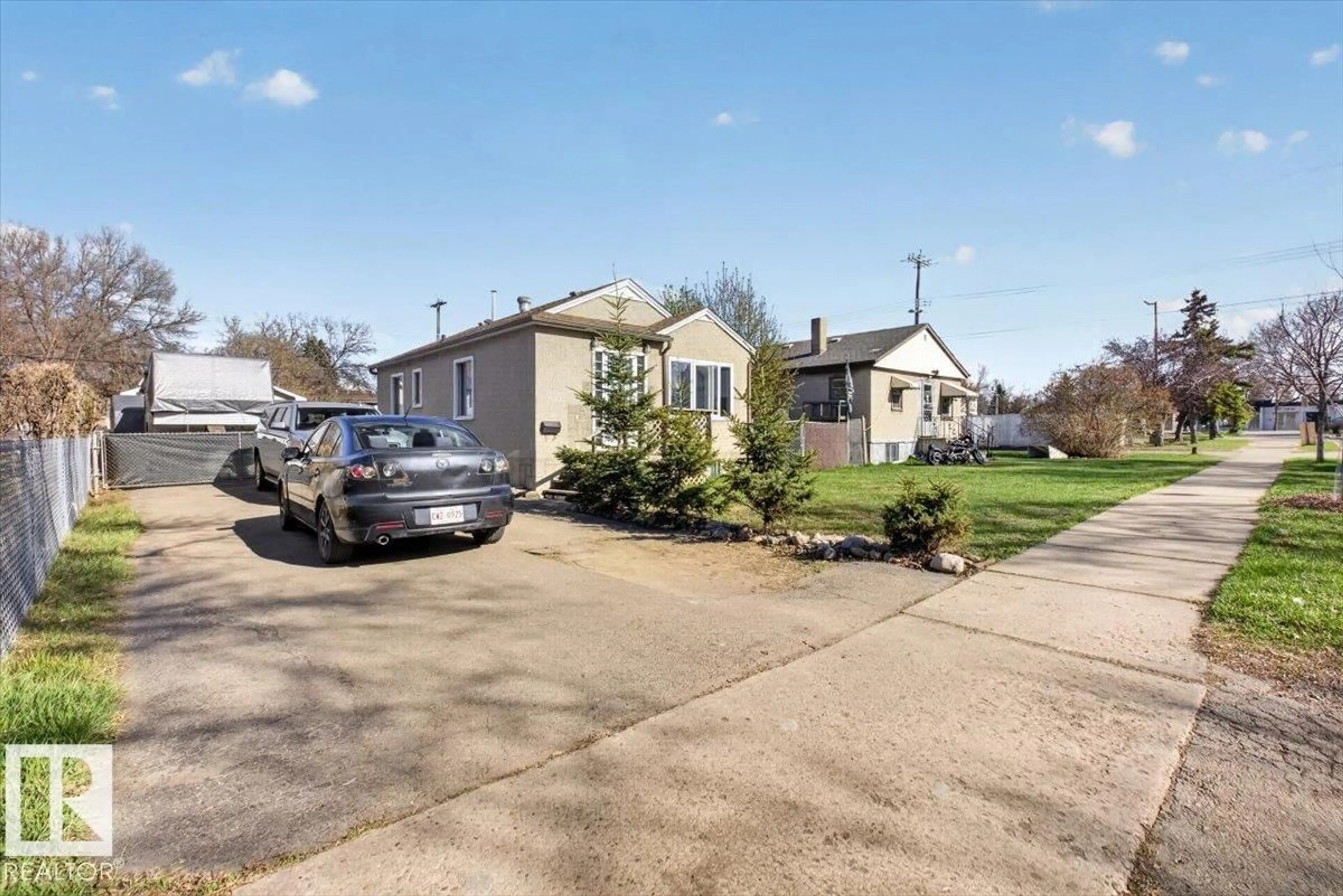 Unknown for 11813 39 ST, Edmonton Alberta T5W2J4