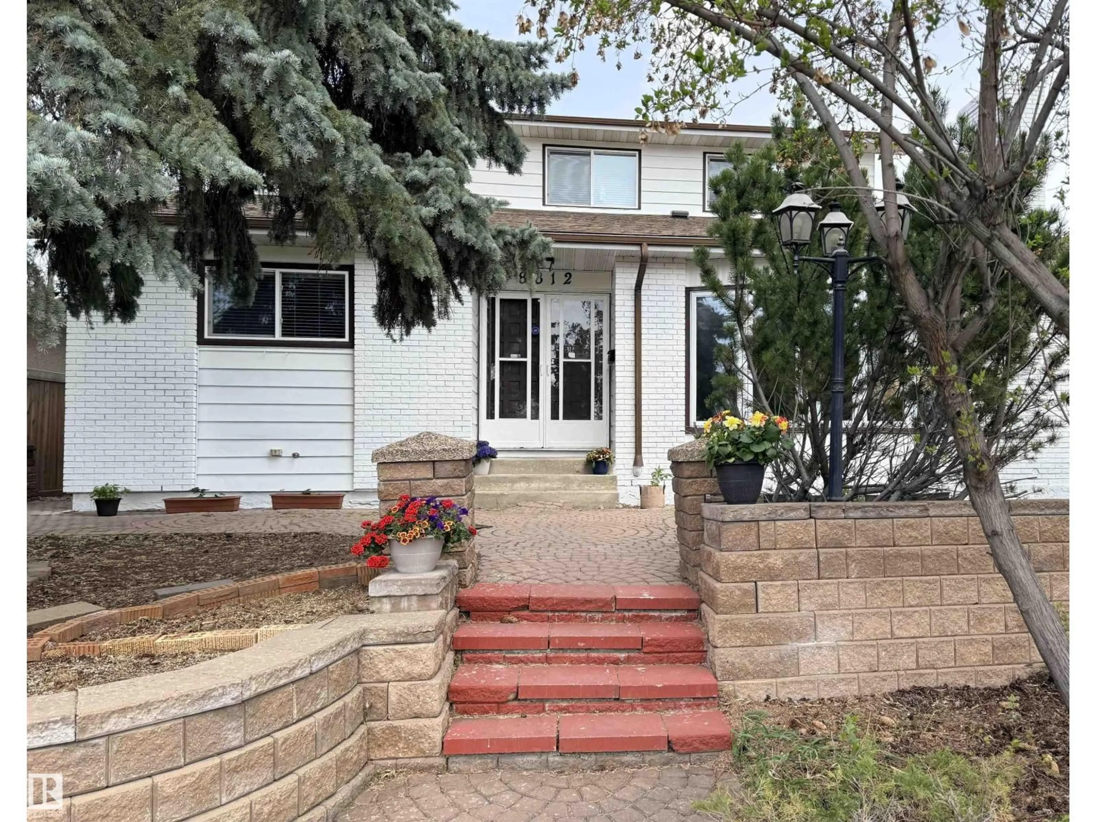 Unknown for 8812 135 AV, Edmonton Alberta T5E1N3