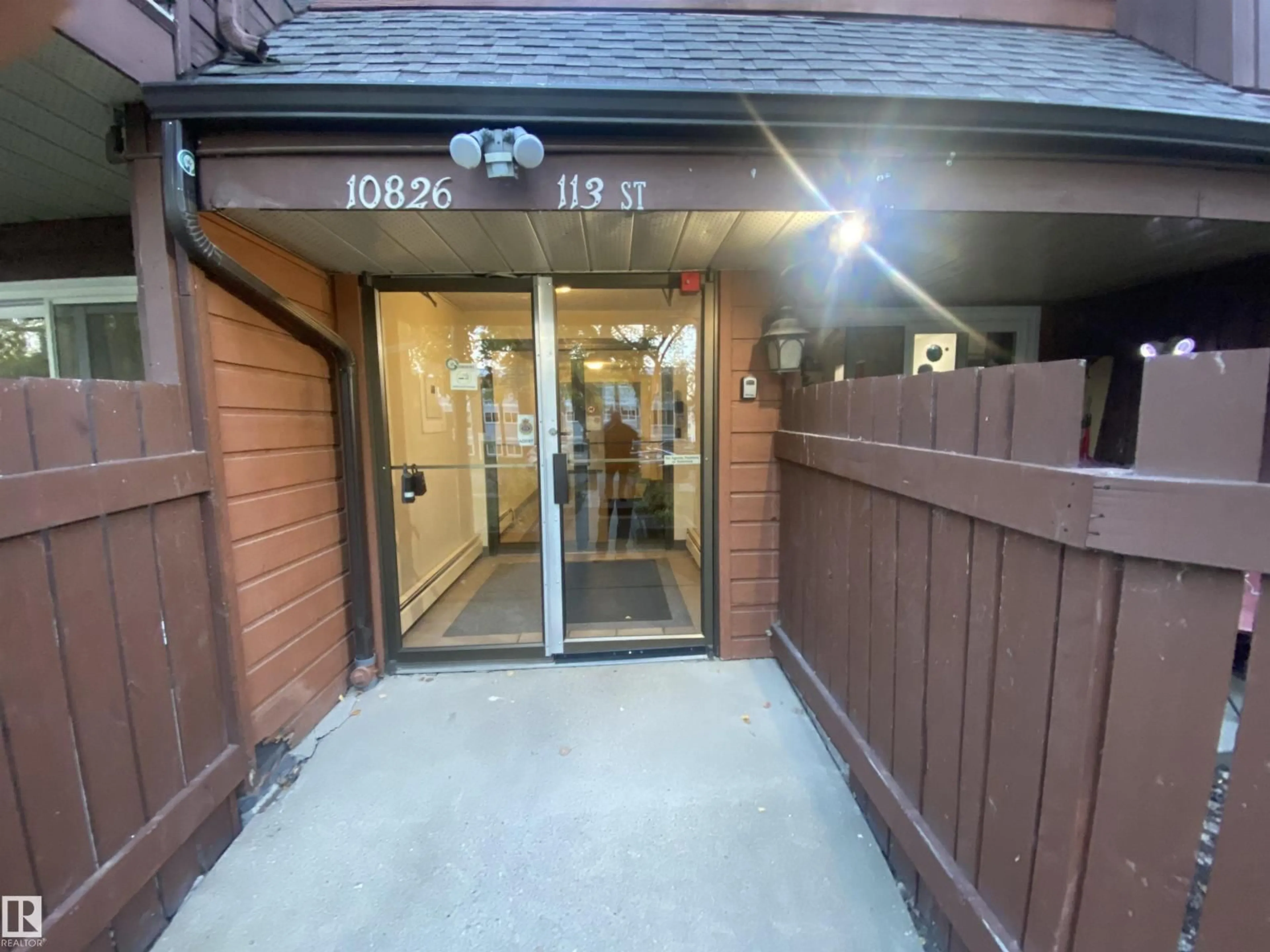 Indoor foyer for #203 - 10826 113 ST, Edmonton Alberta T5H3J2