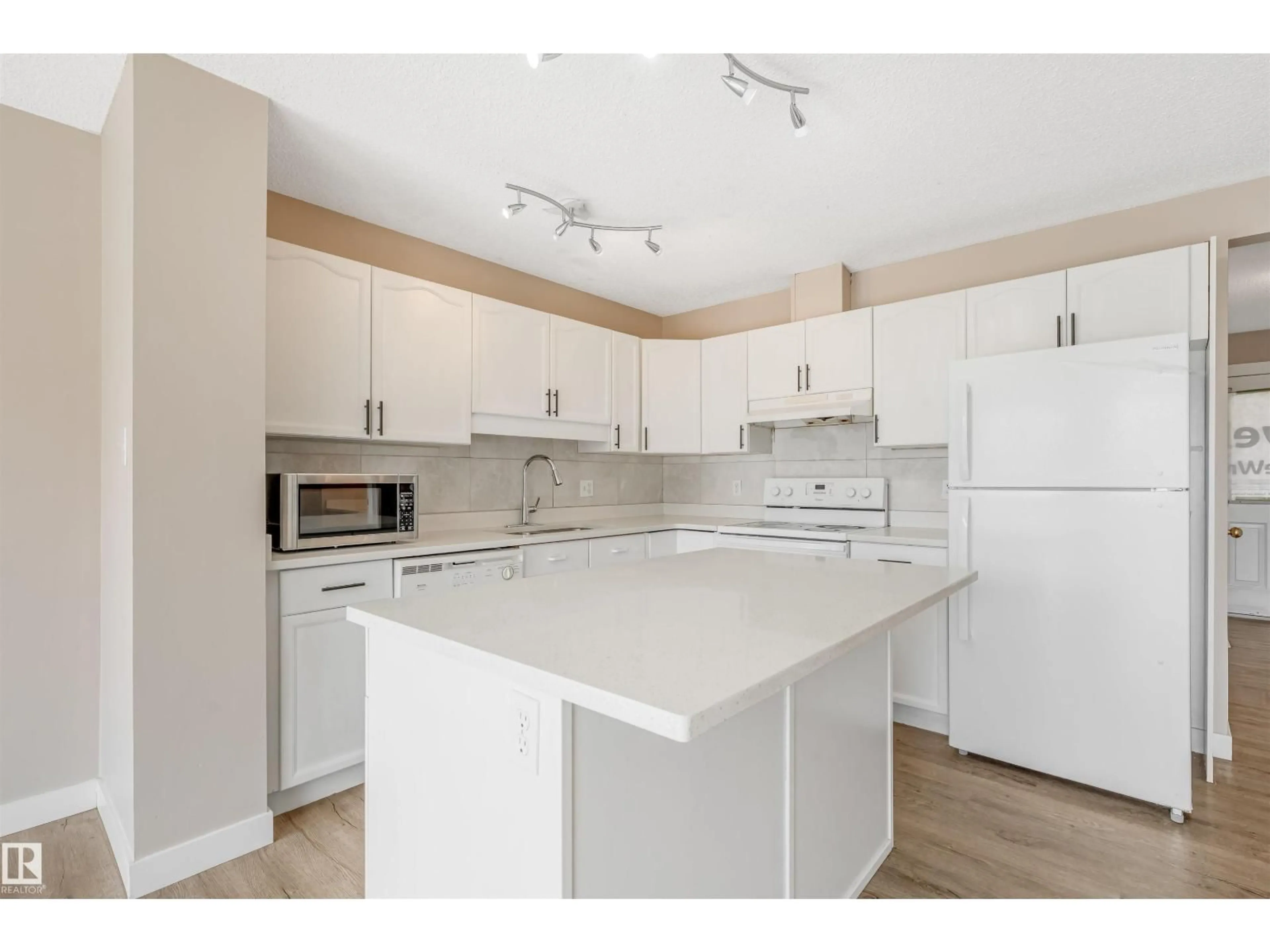 Unknown for NW - 2131 37B AV, Edmonton Alberta T6T1R7