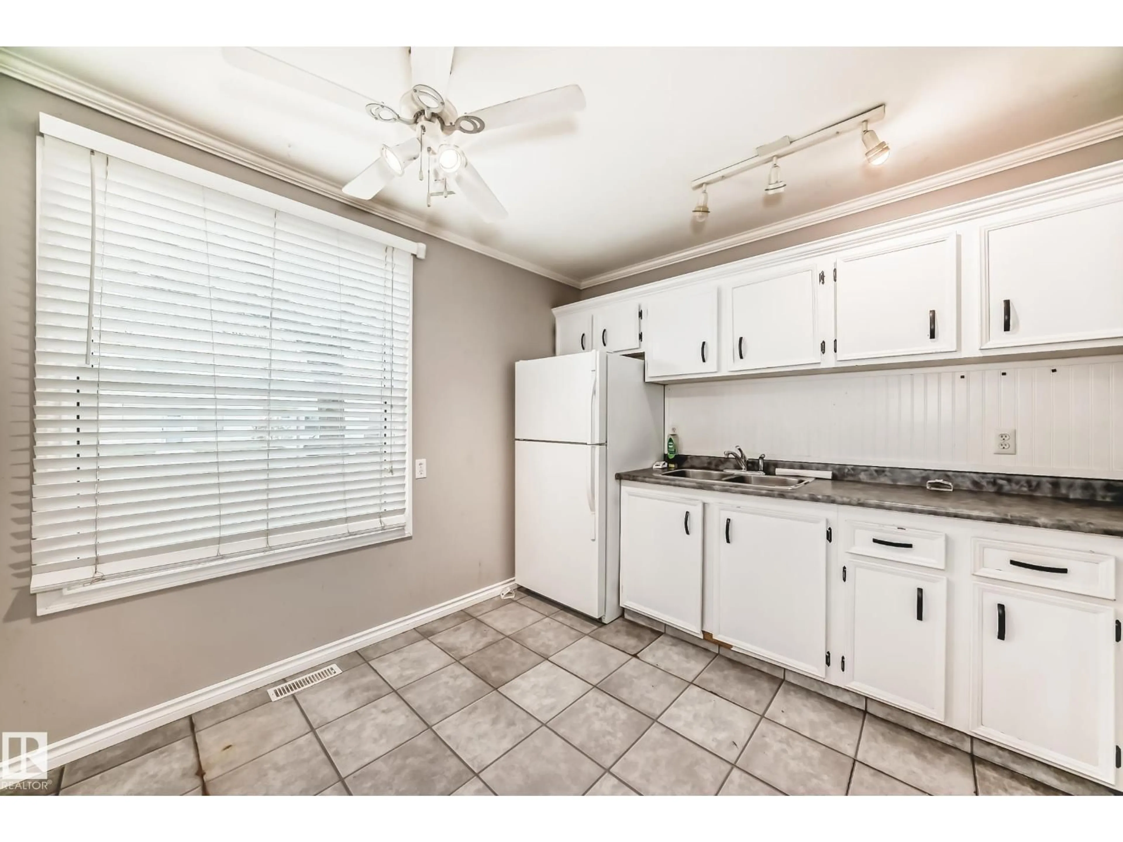 Unknown for #11 - 2024 57 ST, Edmonton Alberta T6L2Z3