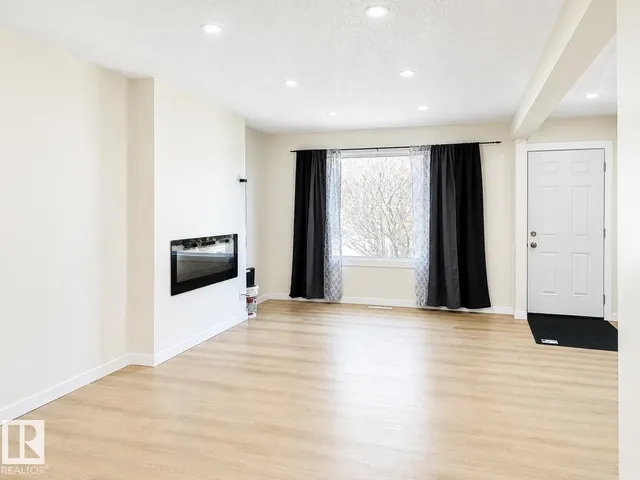 11519 137 AV, Edmonton 4