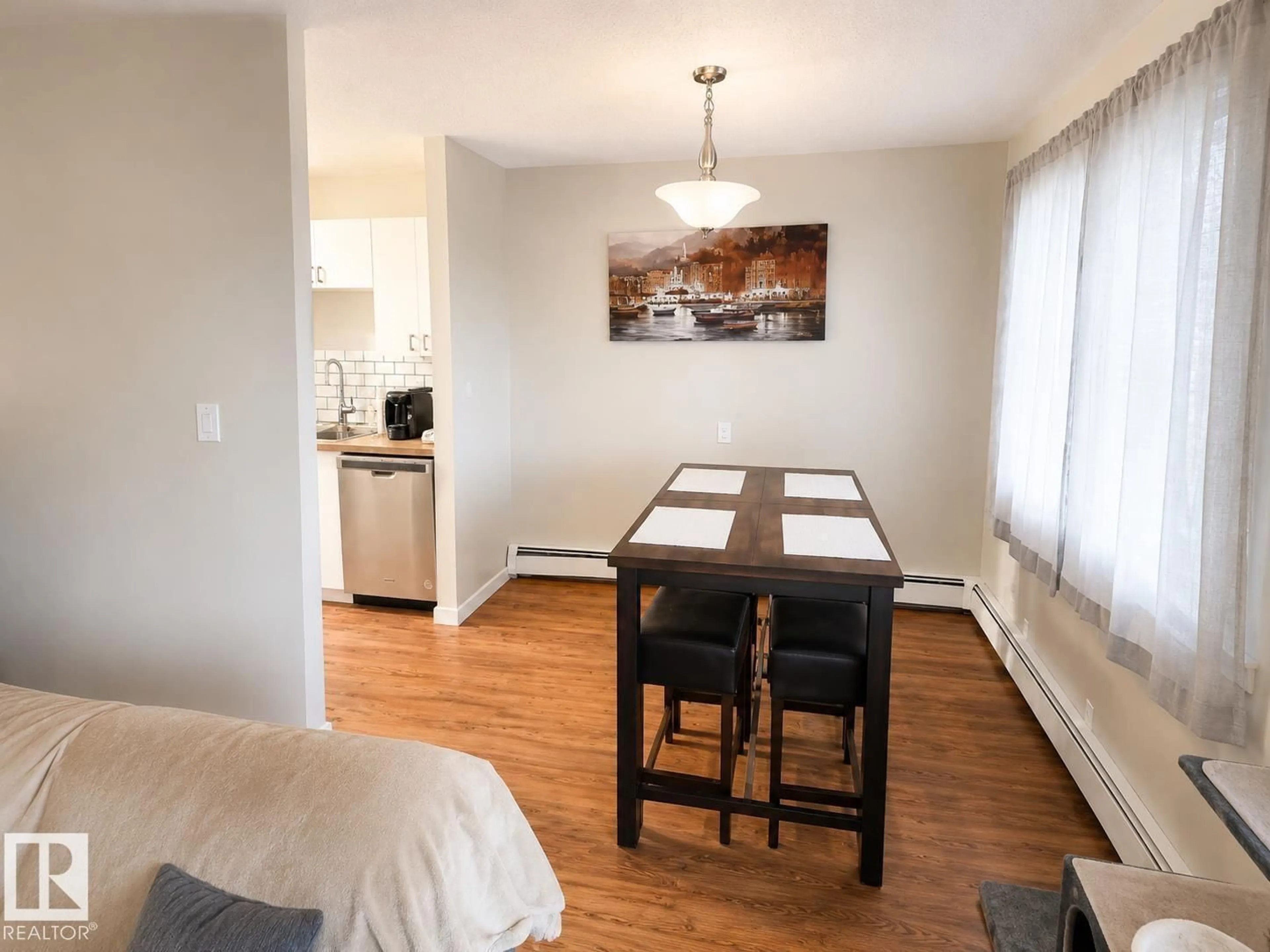 Unknown for 10 - 11108 108 AV, Edmonton Alberta T5H3Z3