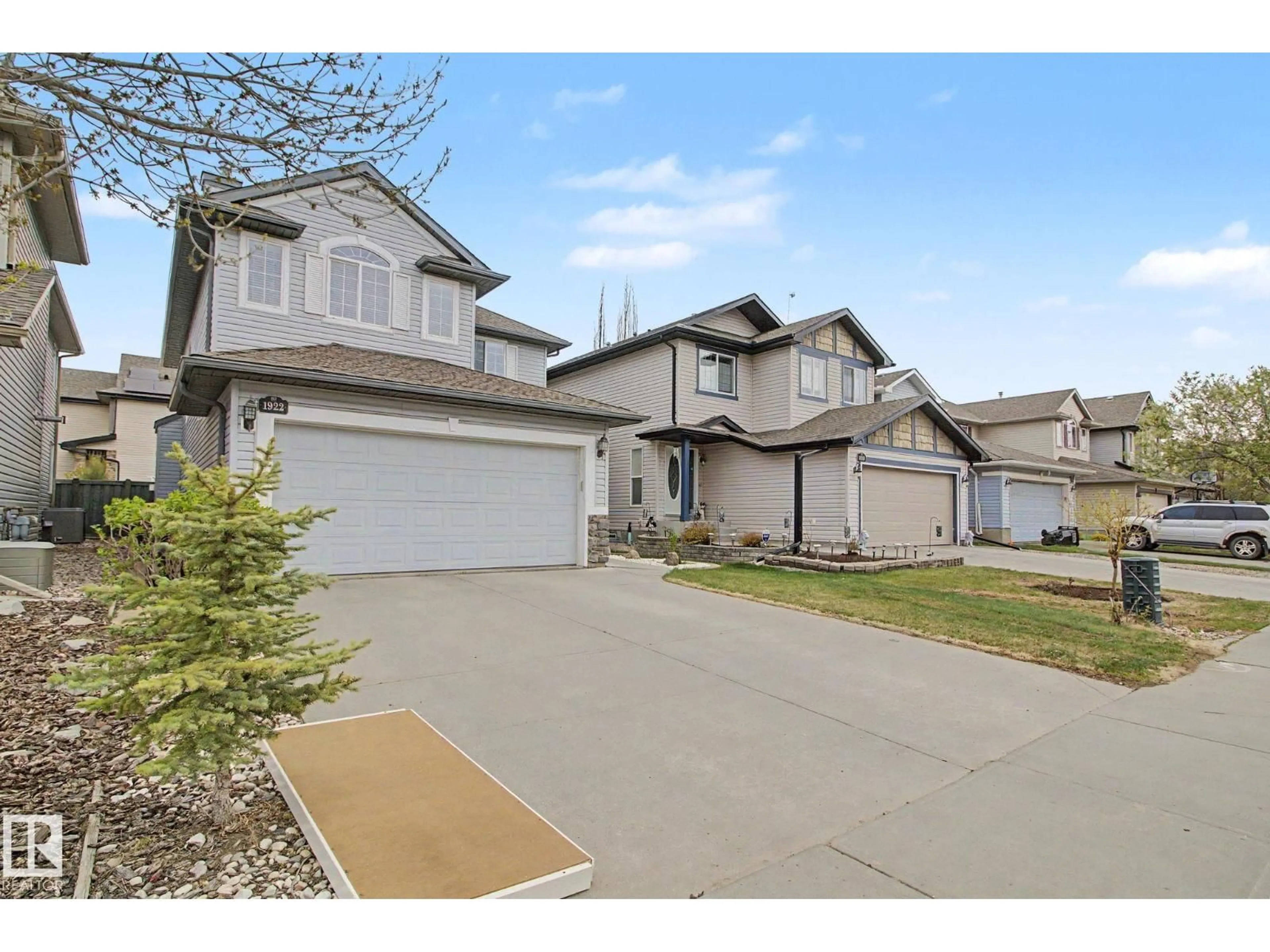 Unknown for 1922 ROBERTSON CR, Edmonton Alberta T6W1N8