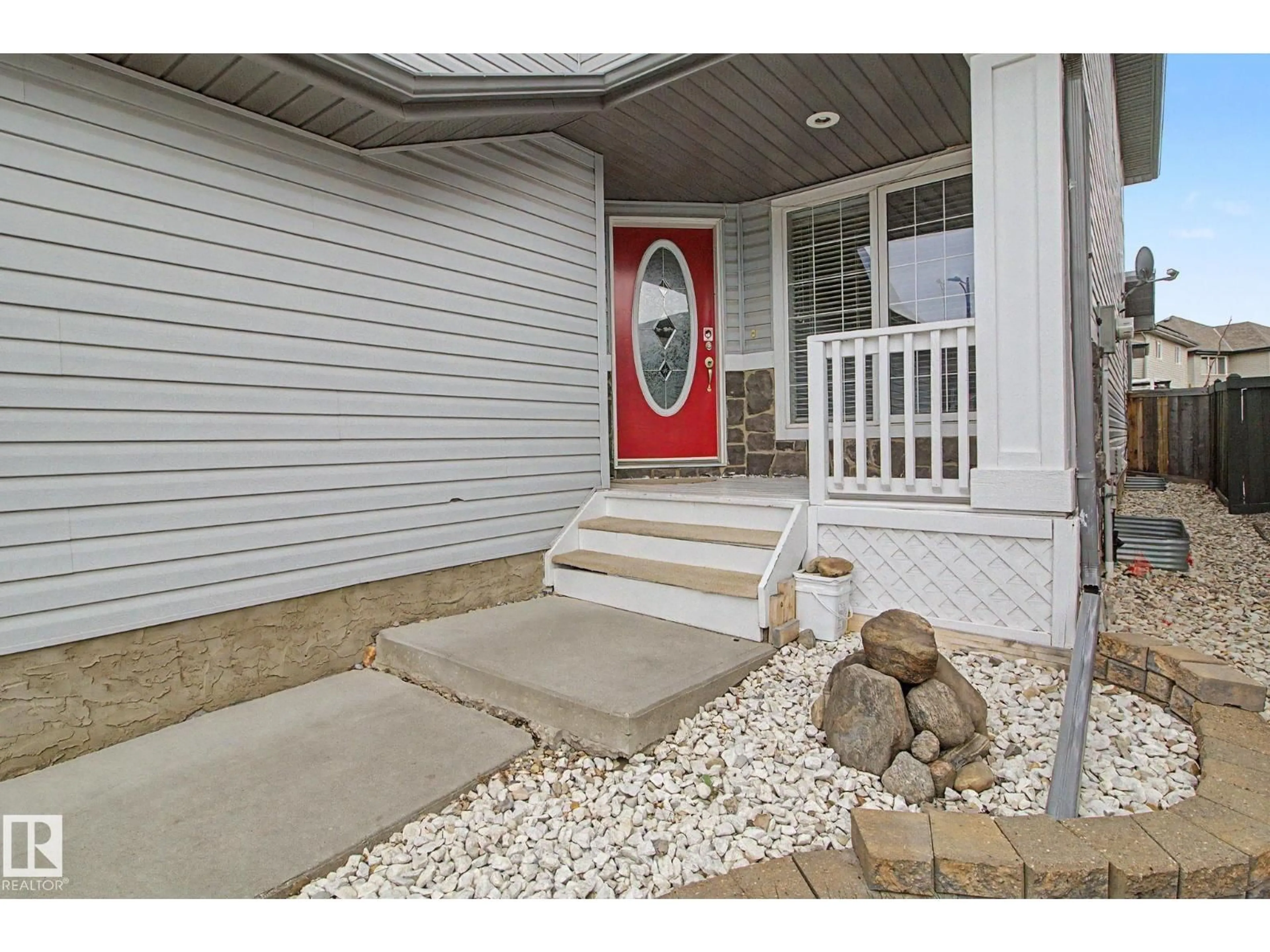 Unknown for 1922 ROBERTSON CR, Edmonton Alberta T6W1N8