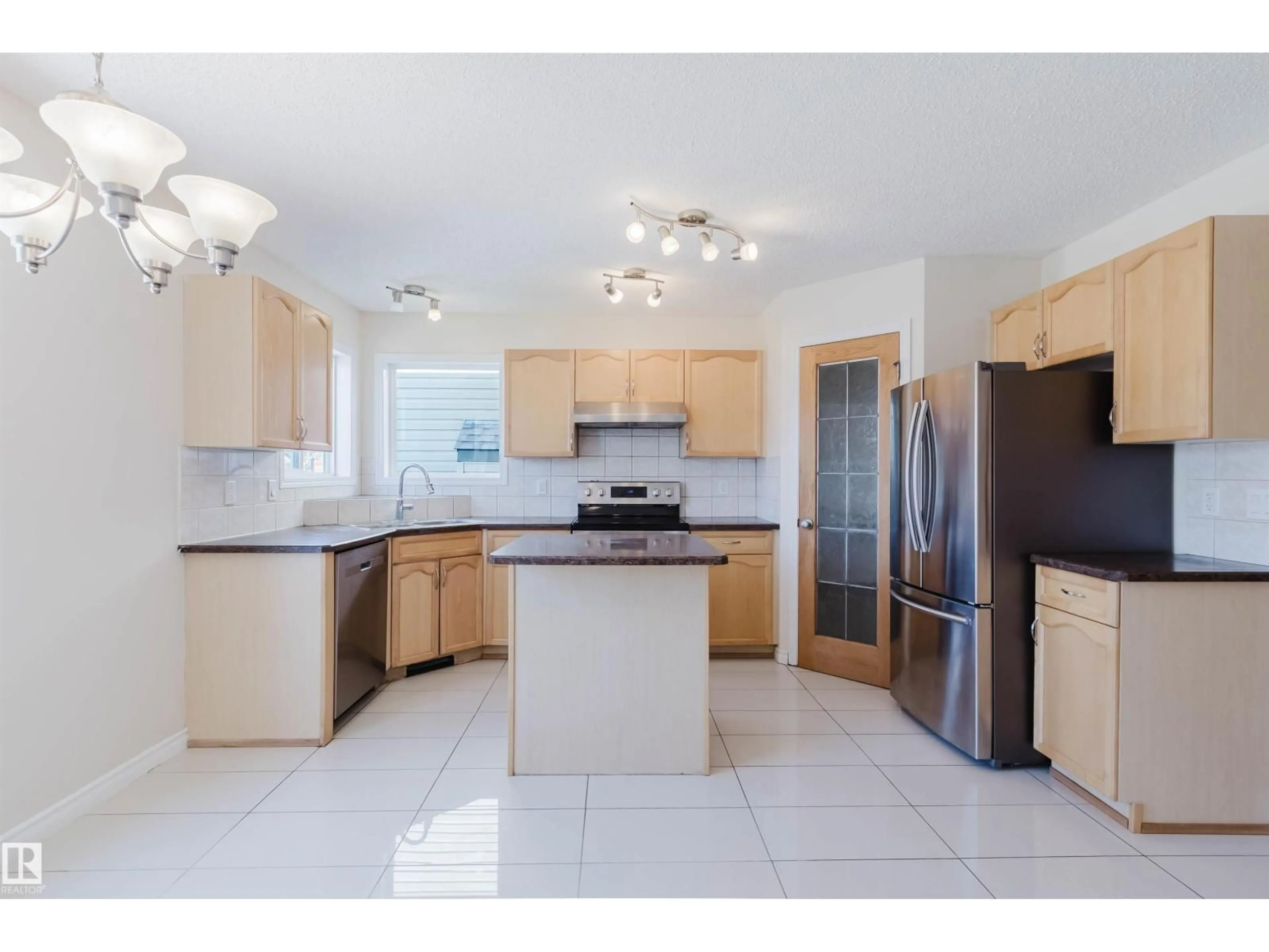 Unknown for 7713 SCHMID CR, Edmonton Alberta T6R0K6