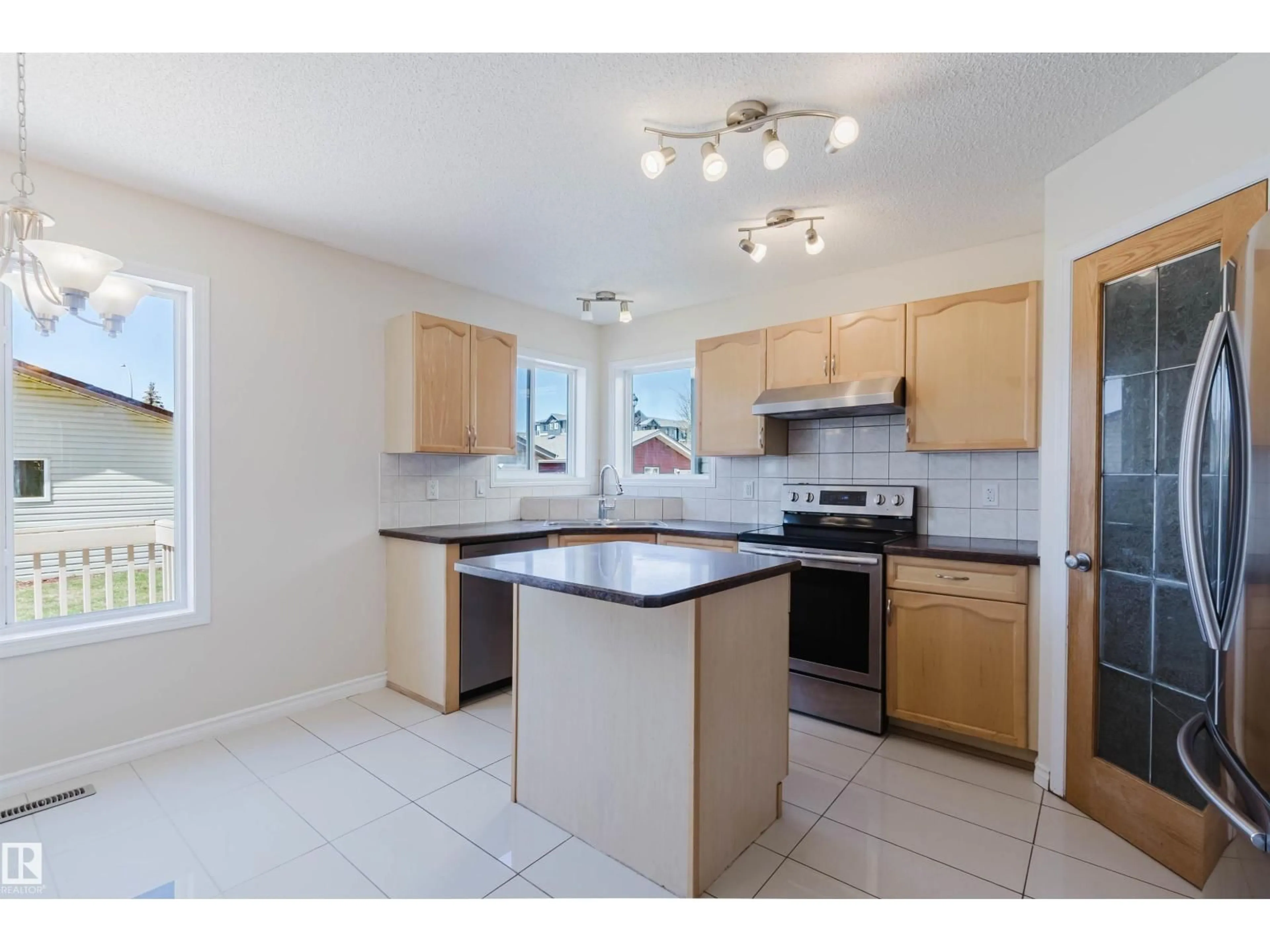 Unknown for 7713 SCHMID CR, Edmonton Alberta T6R0K6