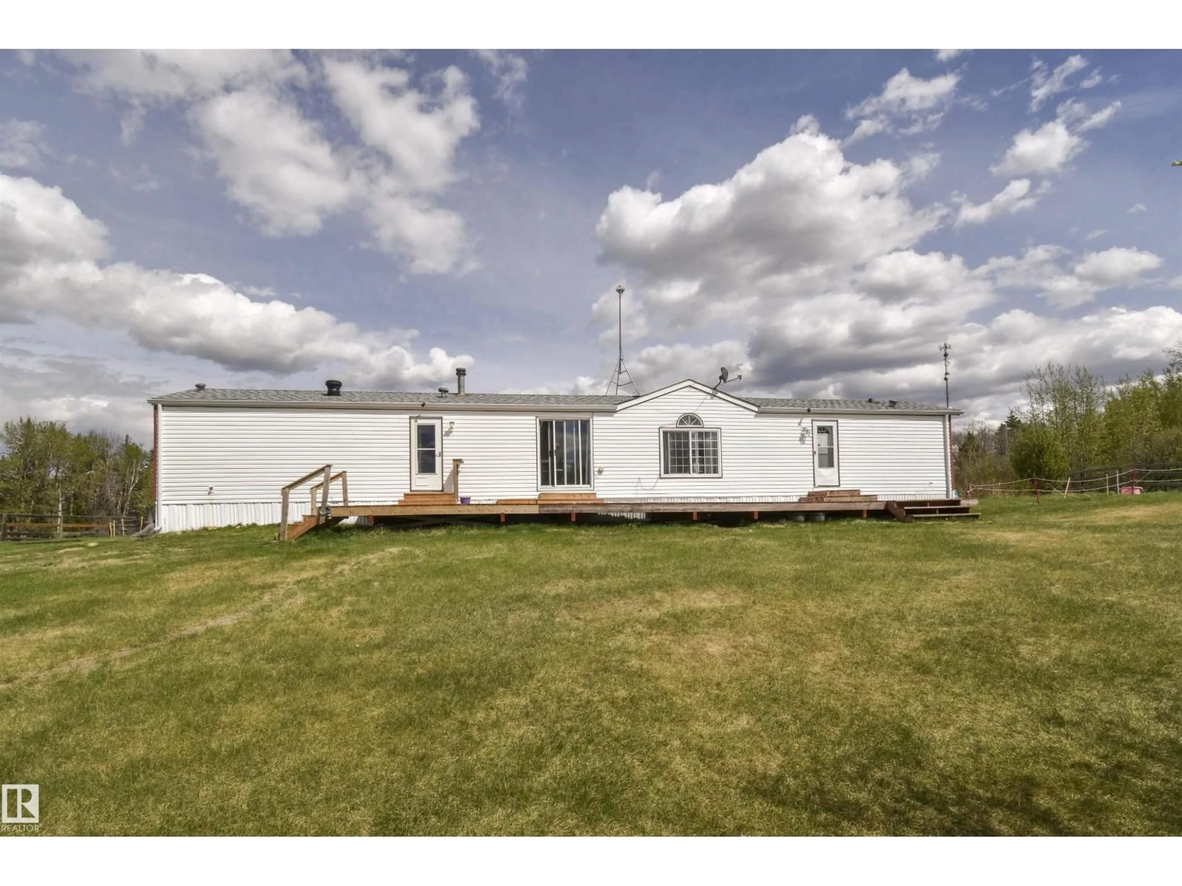 Unknown for 40 - 2320 TWP RD 540, Rural Lac Ste. Anne County Alberta T0E1V0