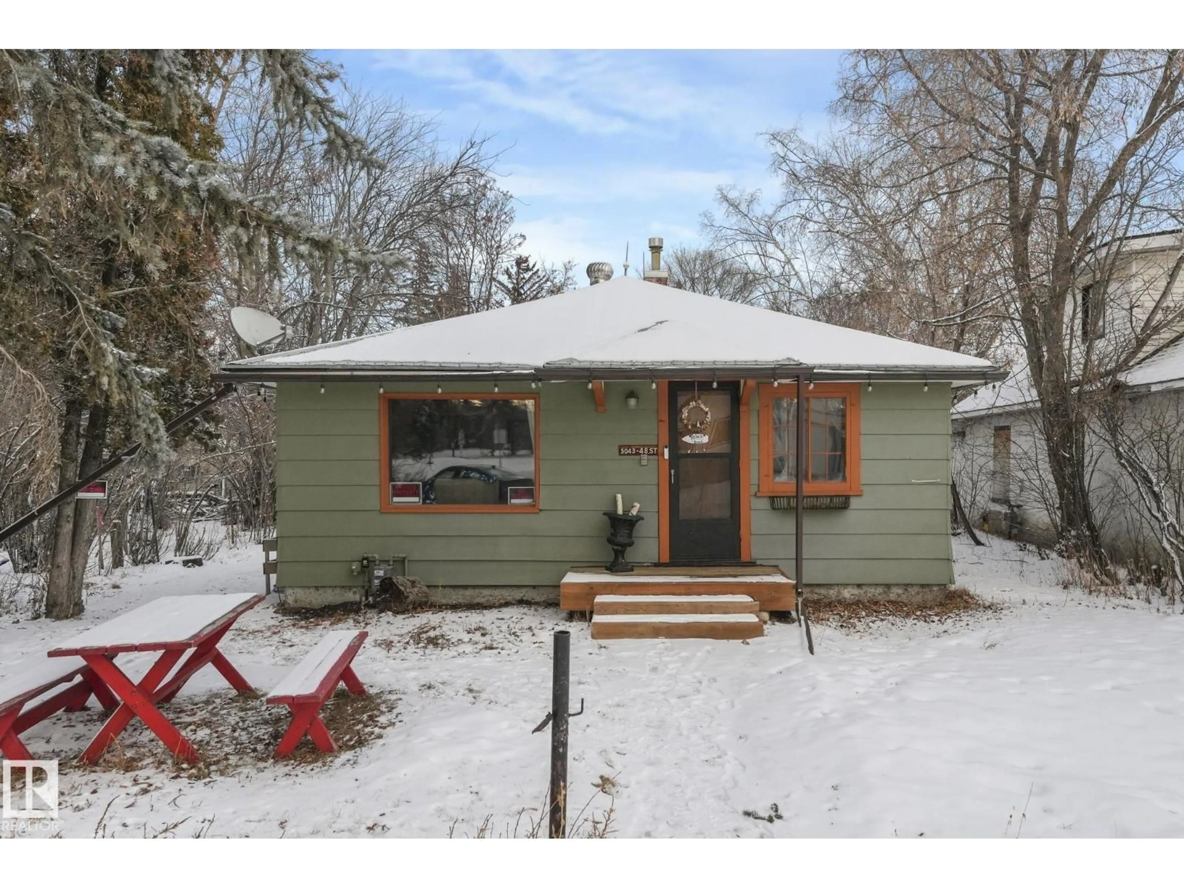 Unknown for 5043 48 ST, Sylvan Lake Alberta T4S1C6