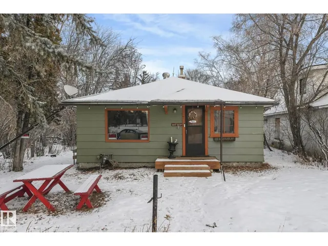 5043 48 ST, Sylvan Lake 4