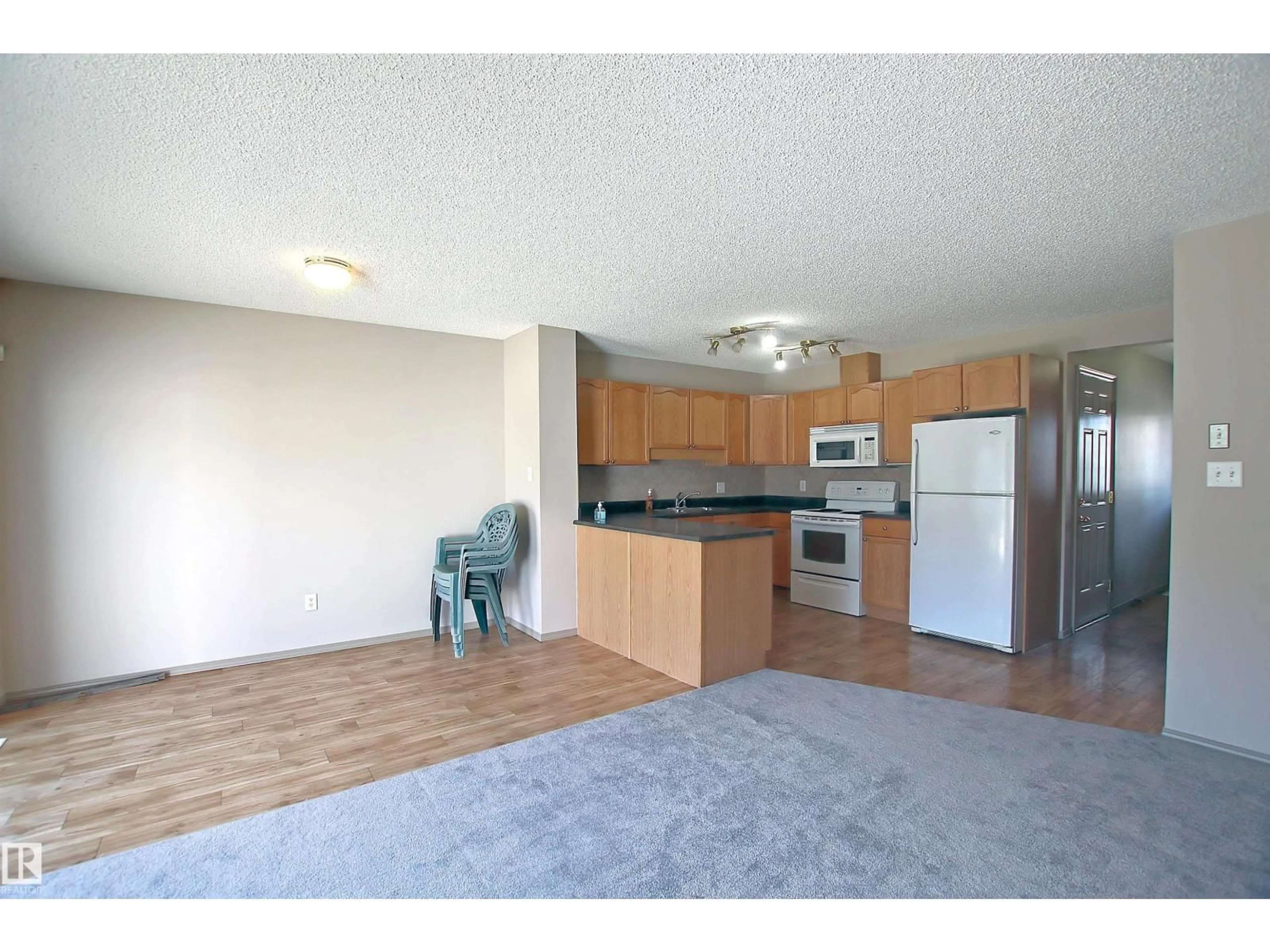 Unknown for 8129 7 AV, Edmonton Alberta T6X1L9