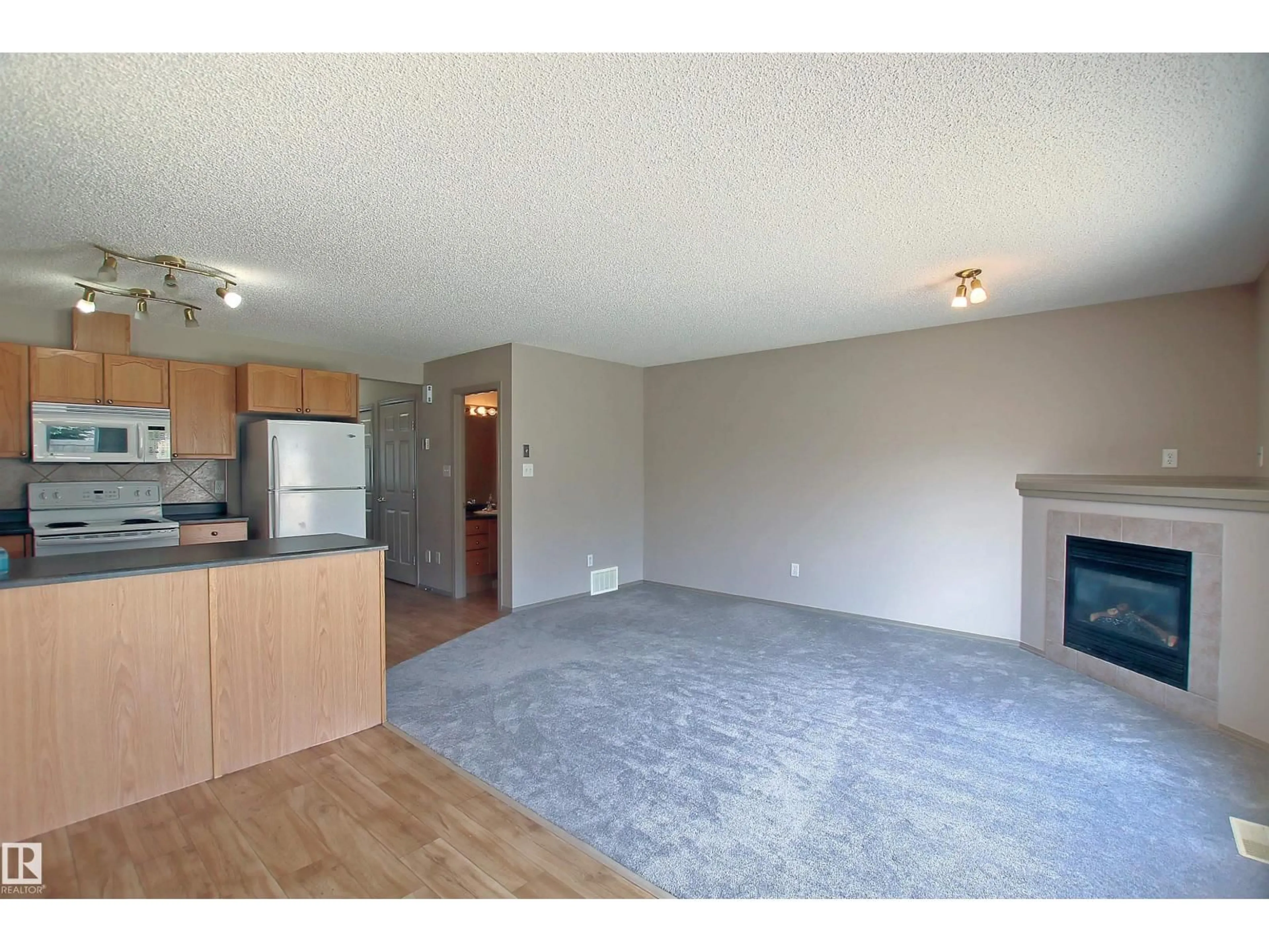 Unknown for 8129 7 AV, Edmonton Alberta T6X1L9