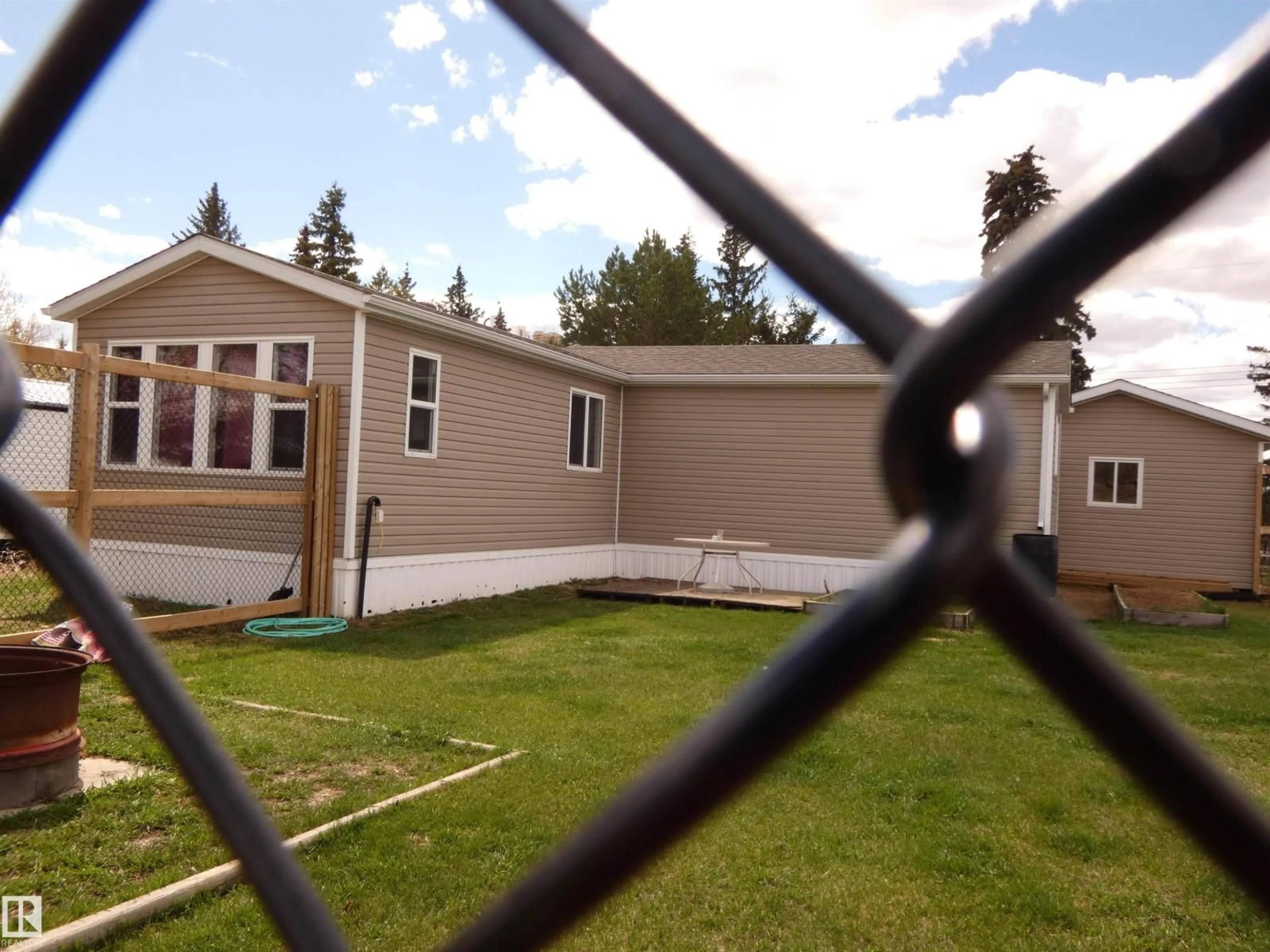 Unknown for 4942 49 ST, Manola Alberta T7N1A2
