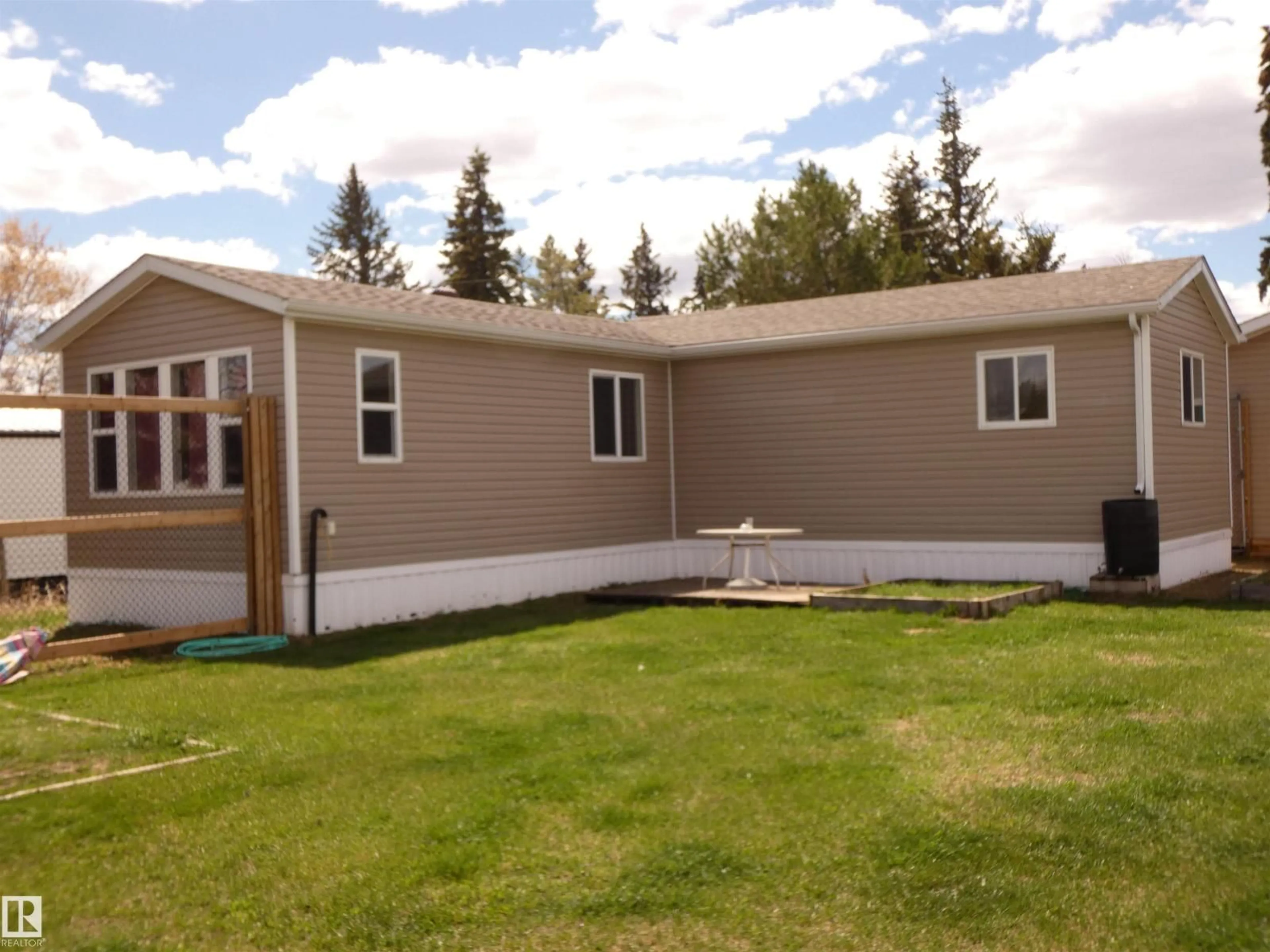 Unknown for 4942 49 ST, Manola Alberta T7N1A2
