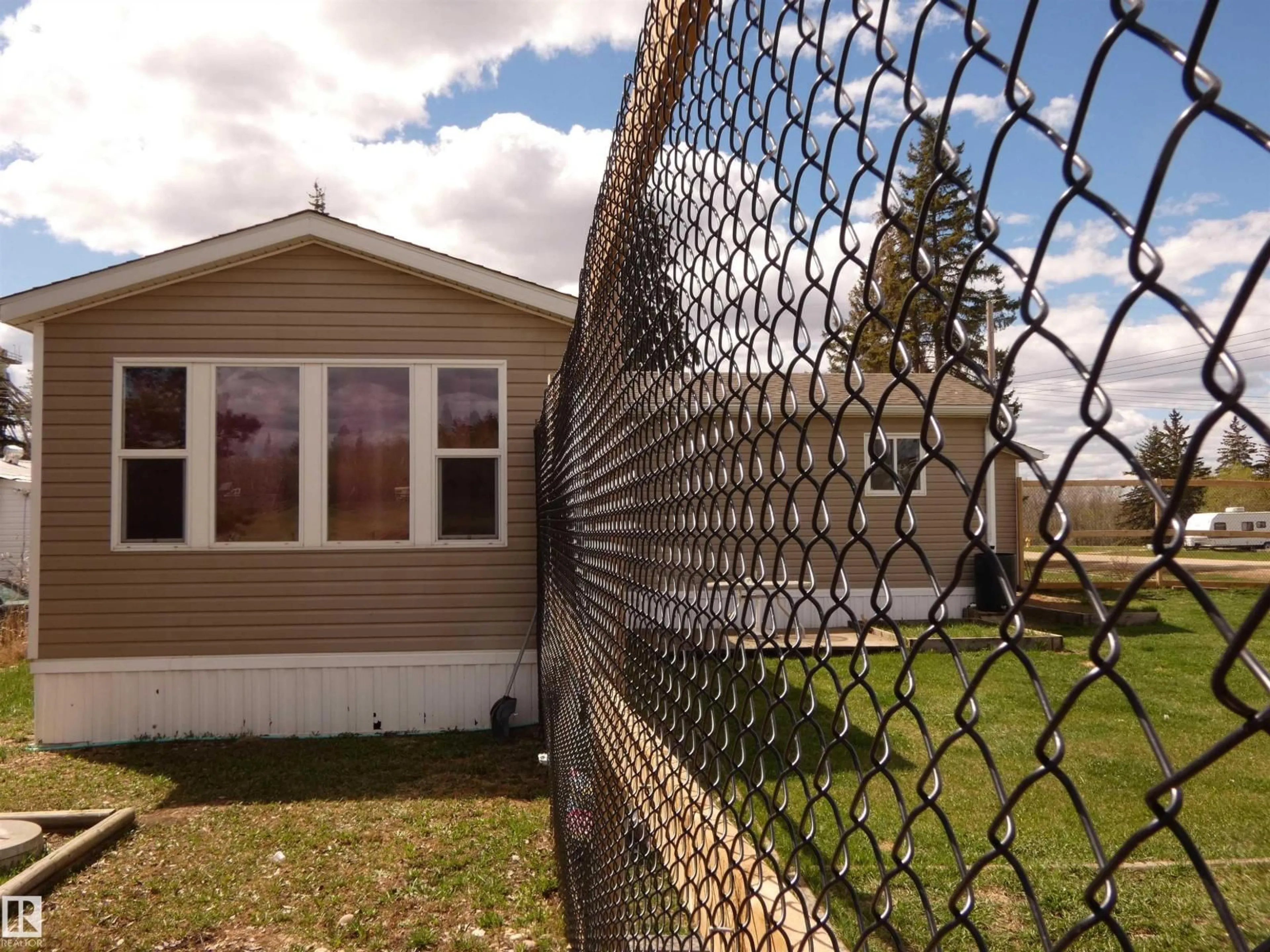 Unknown for 4942 49 ST, Manola Alberta T7N1A2