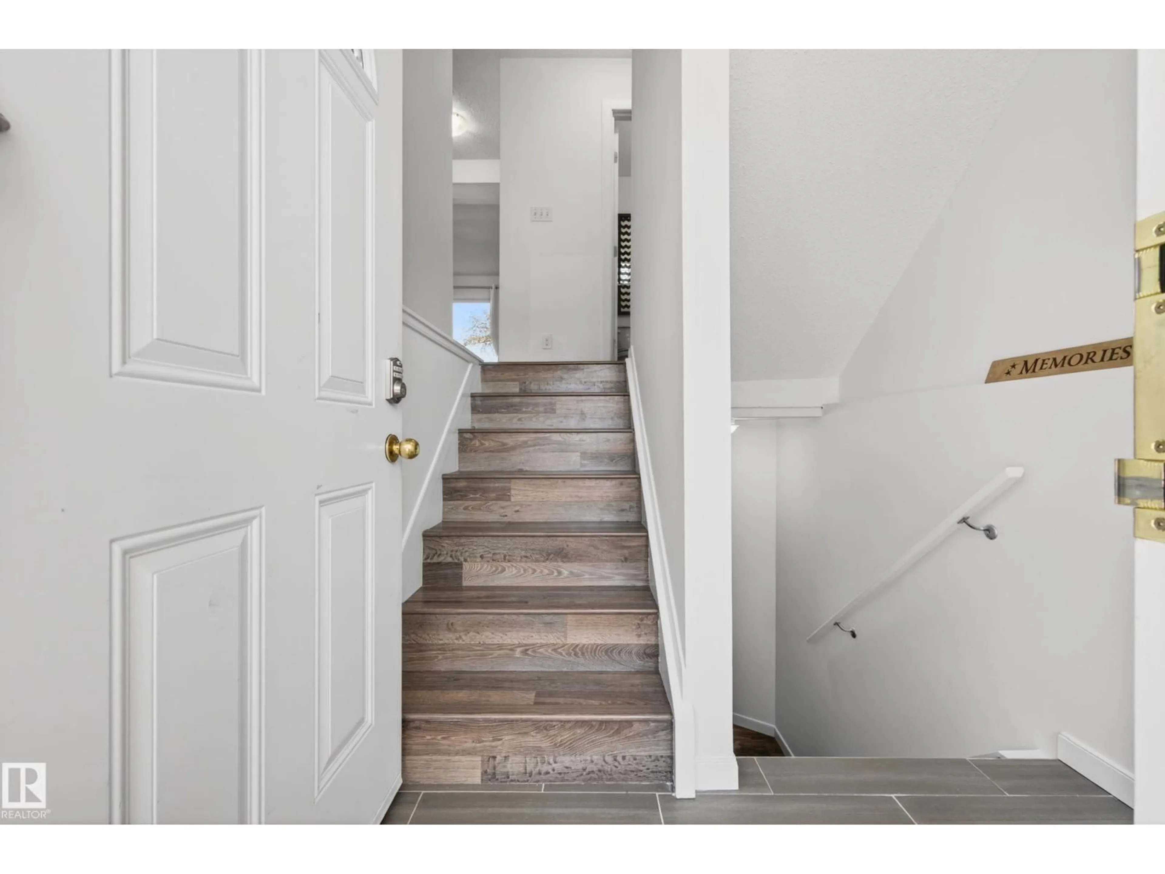 Indoor entryway for NW - 14522 56 ST, Edmonton Alberta T5A3R1