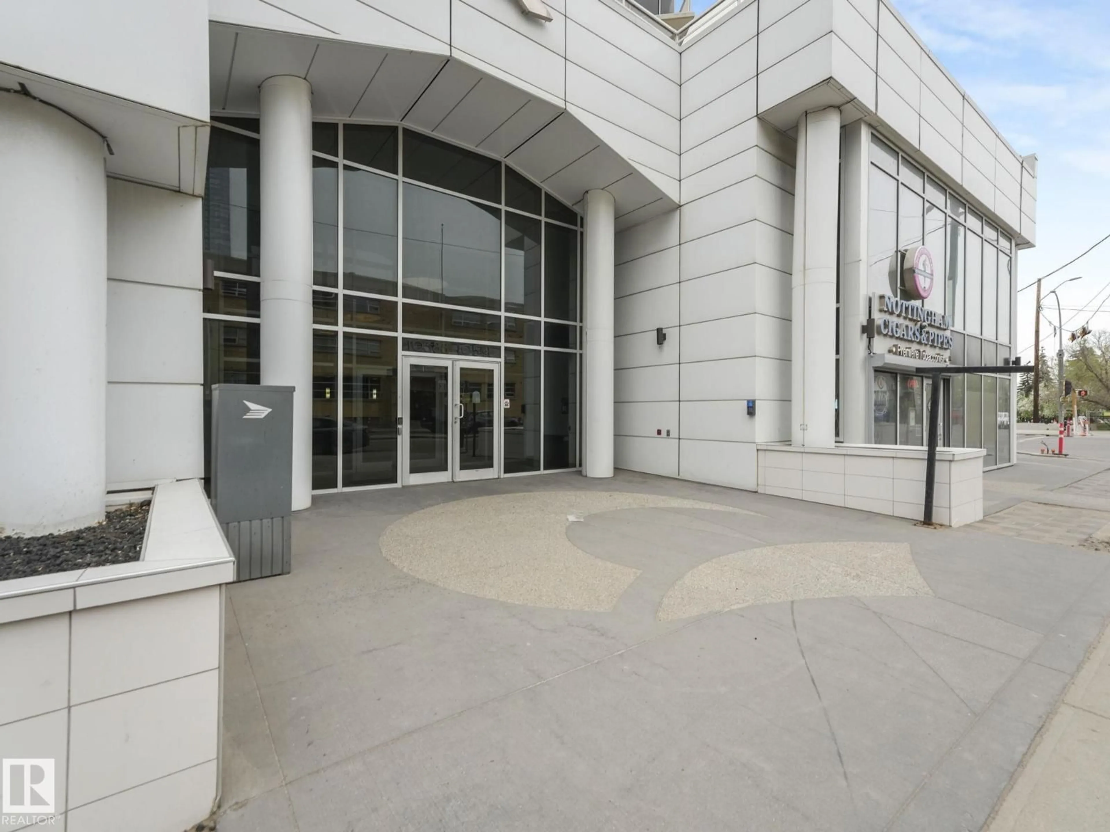 Indoor foyer for 801 - 10388 105 ST NW, Edmonton Alberta T5J0C2