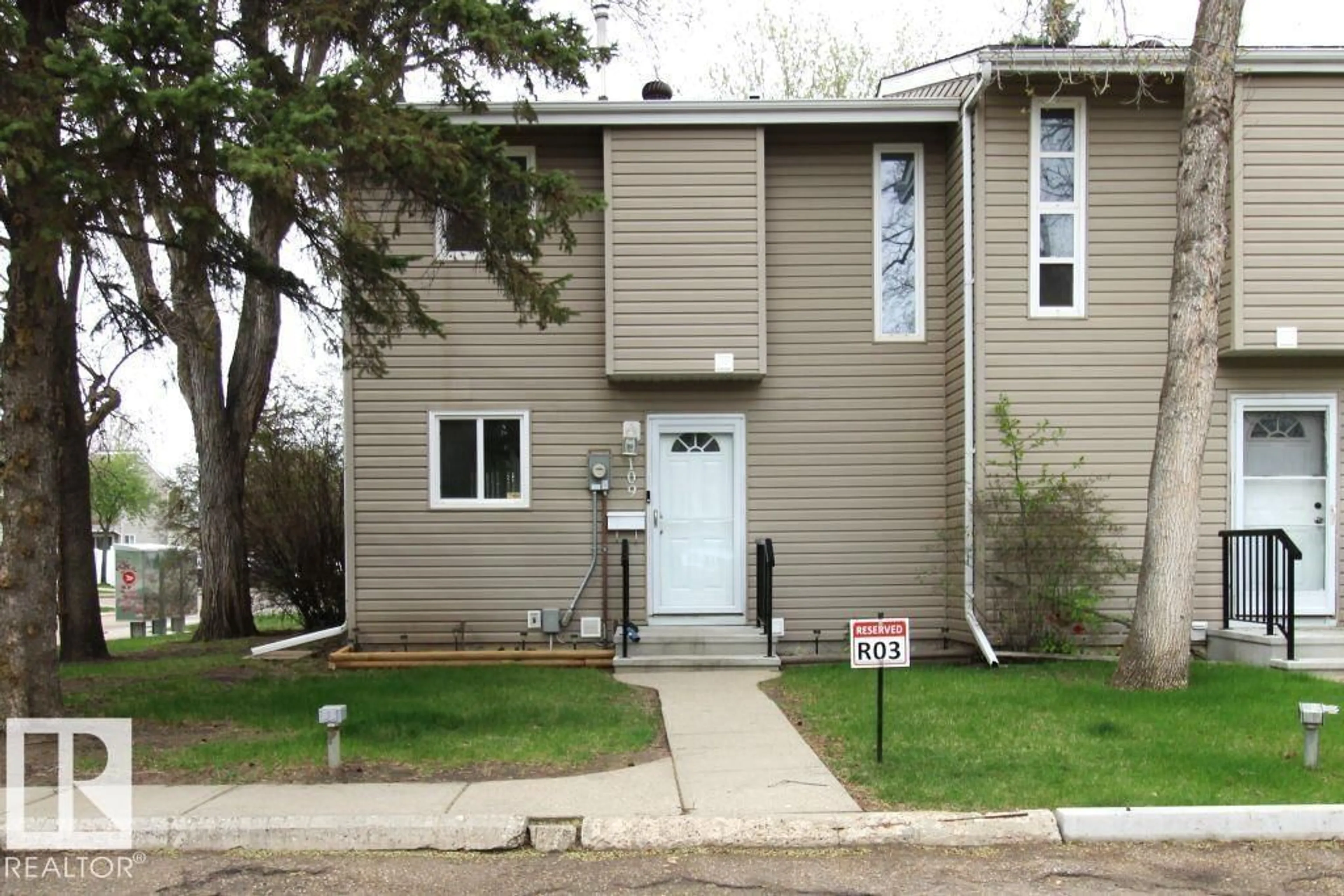 Home with vinyl exterior material, street for 109 - 109 BROOKWOOD DR, Spruce Grove Alberta T7X1A4