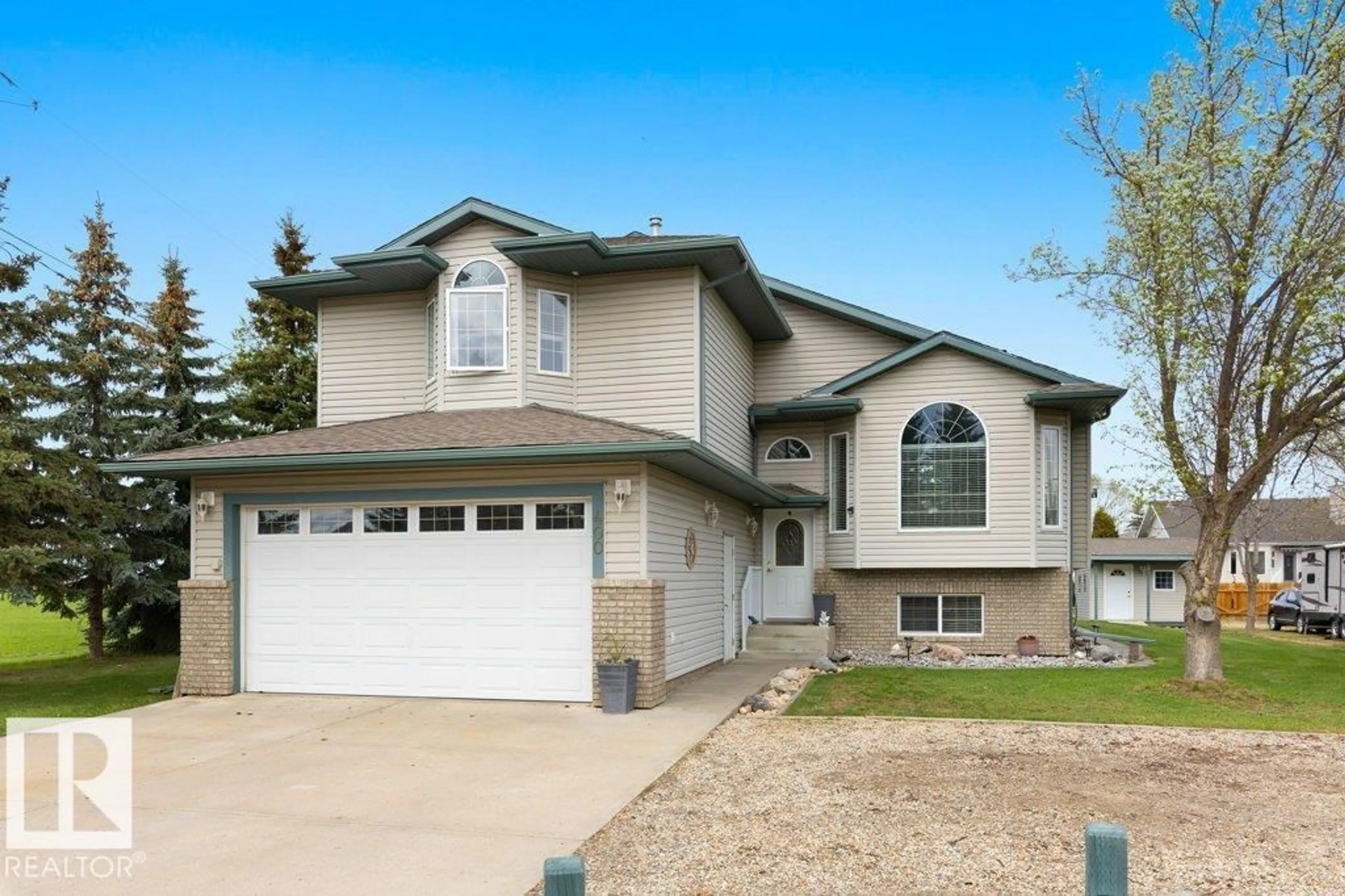 Home with vinyl exterior material, street for 25100 - 400 TWP ROAD 554, Cardiff Alberta T8R2G5