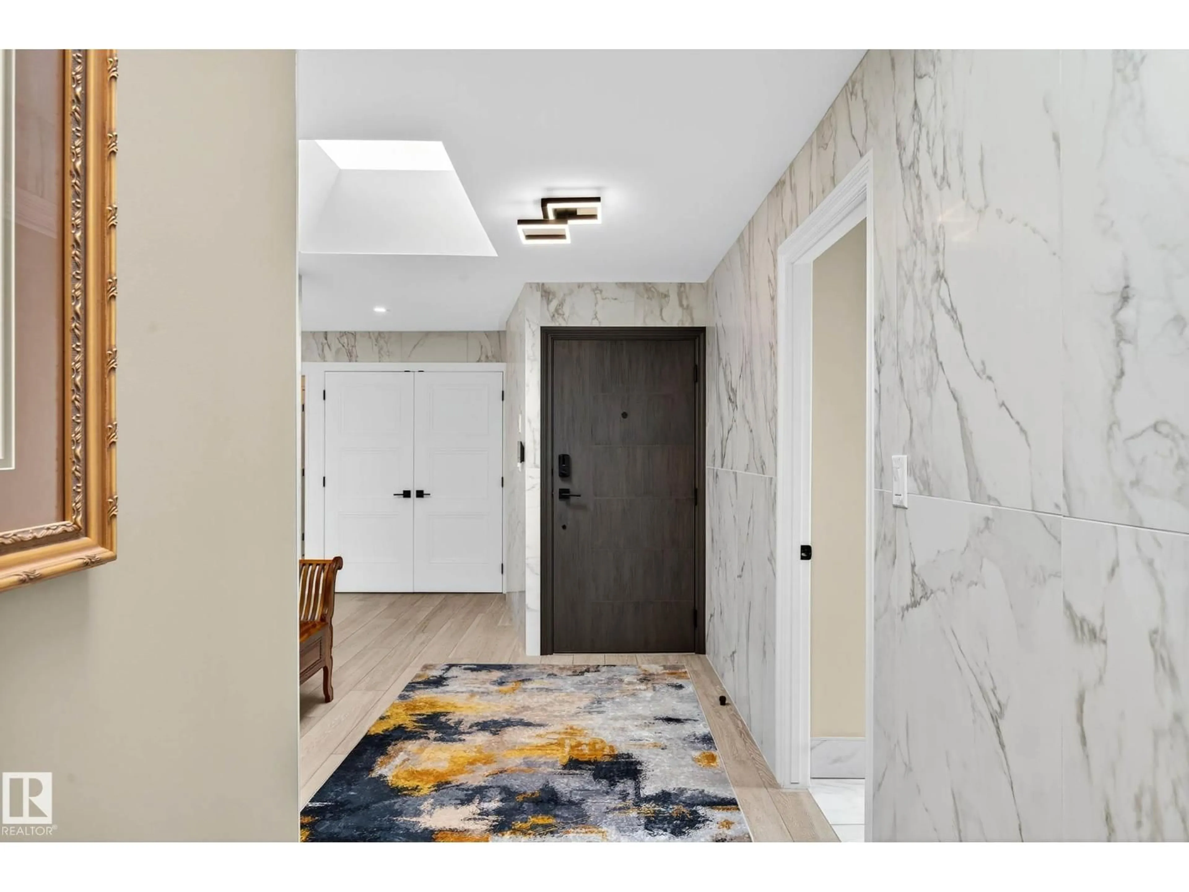 Indoor entryway for 1601 - 10045 118 ST, Edmonton Alberta T5K2K2