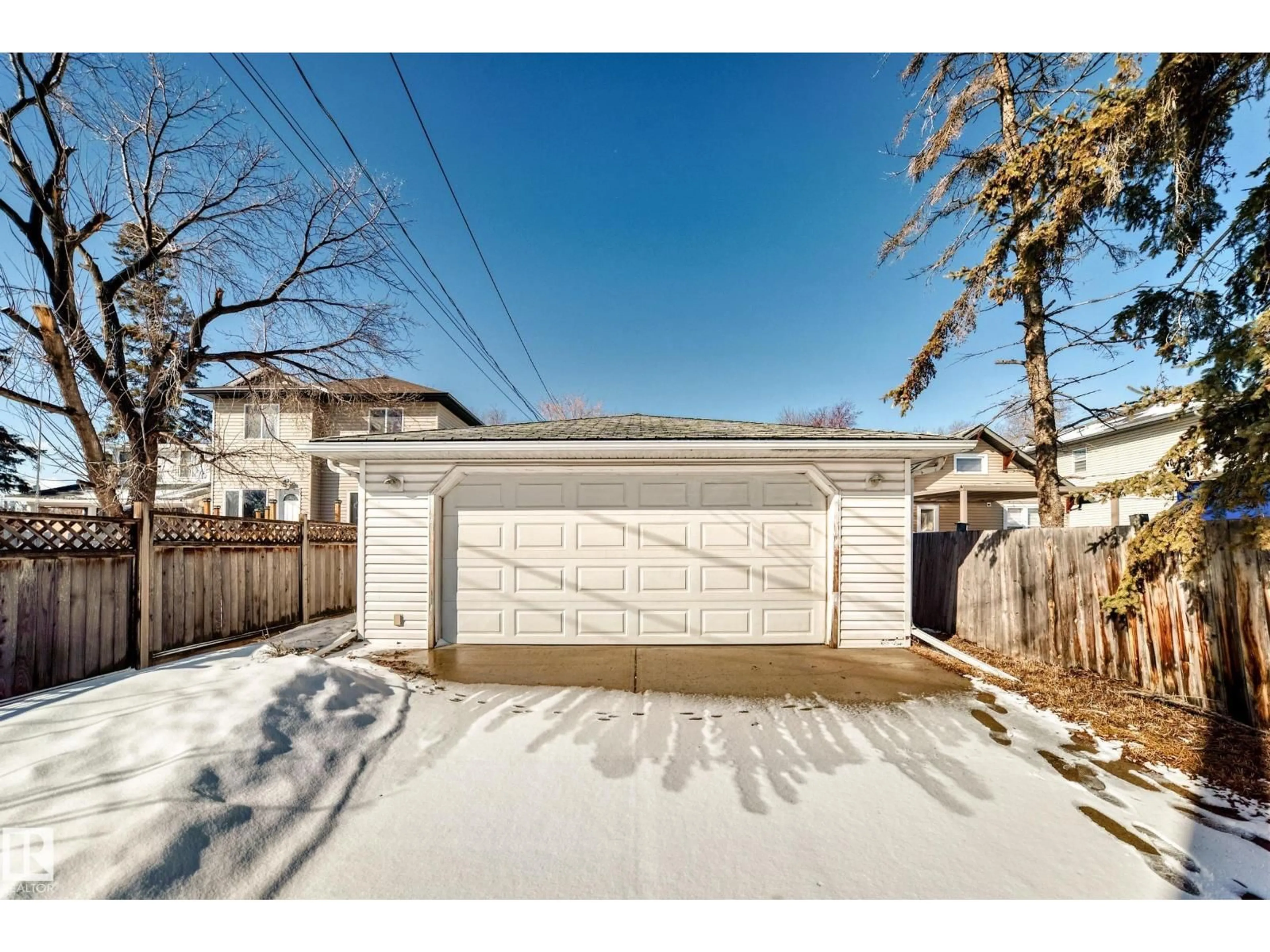 Indoor garage for 11913 80 ST, Edmonton Alberta T5B2N8
