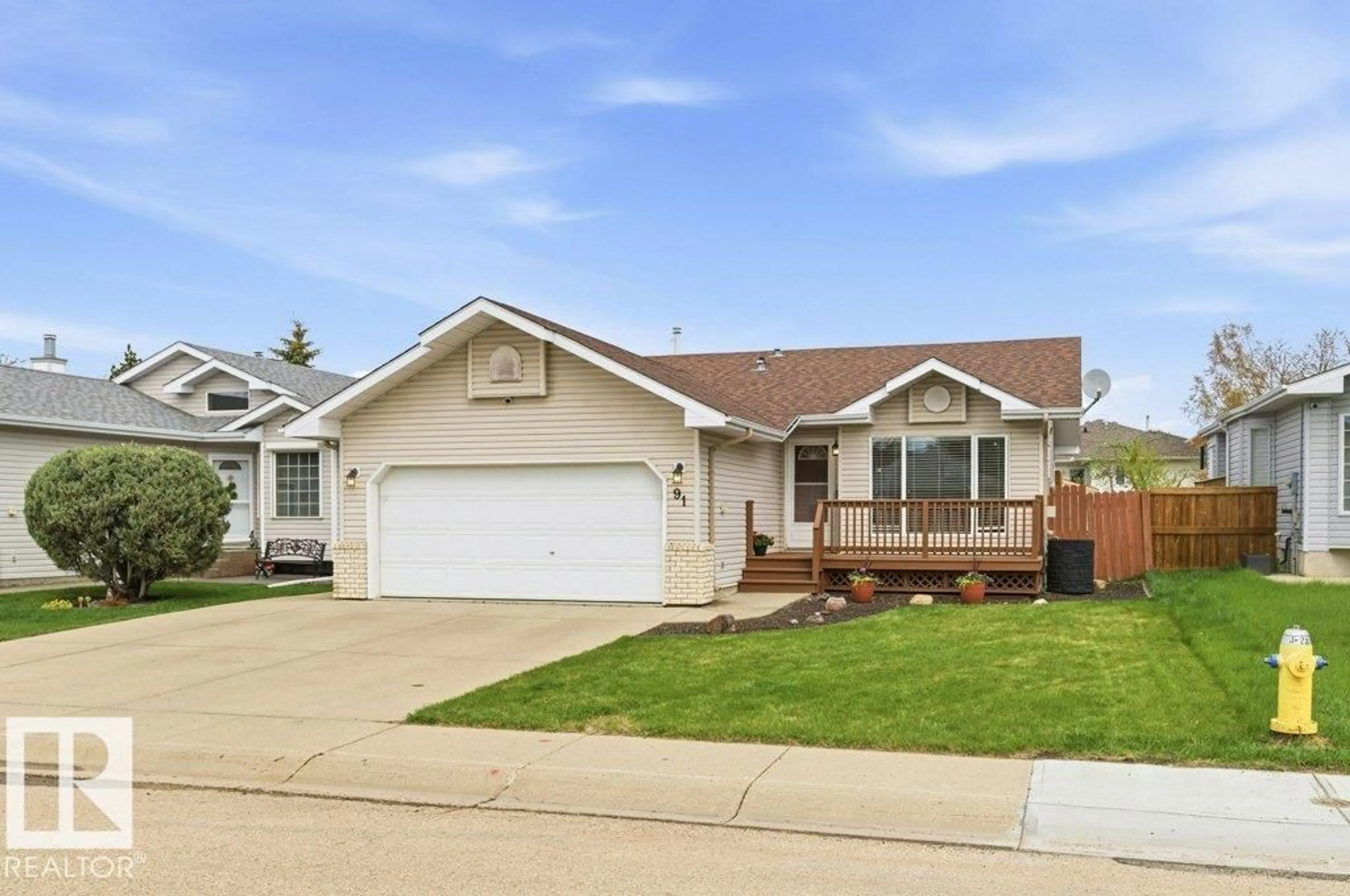 Home with vinyl exterior material, street for 91 WESTMEWS DR, Fort Saskatchewan Alberta T8L3X7