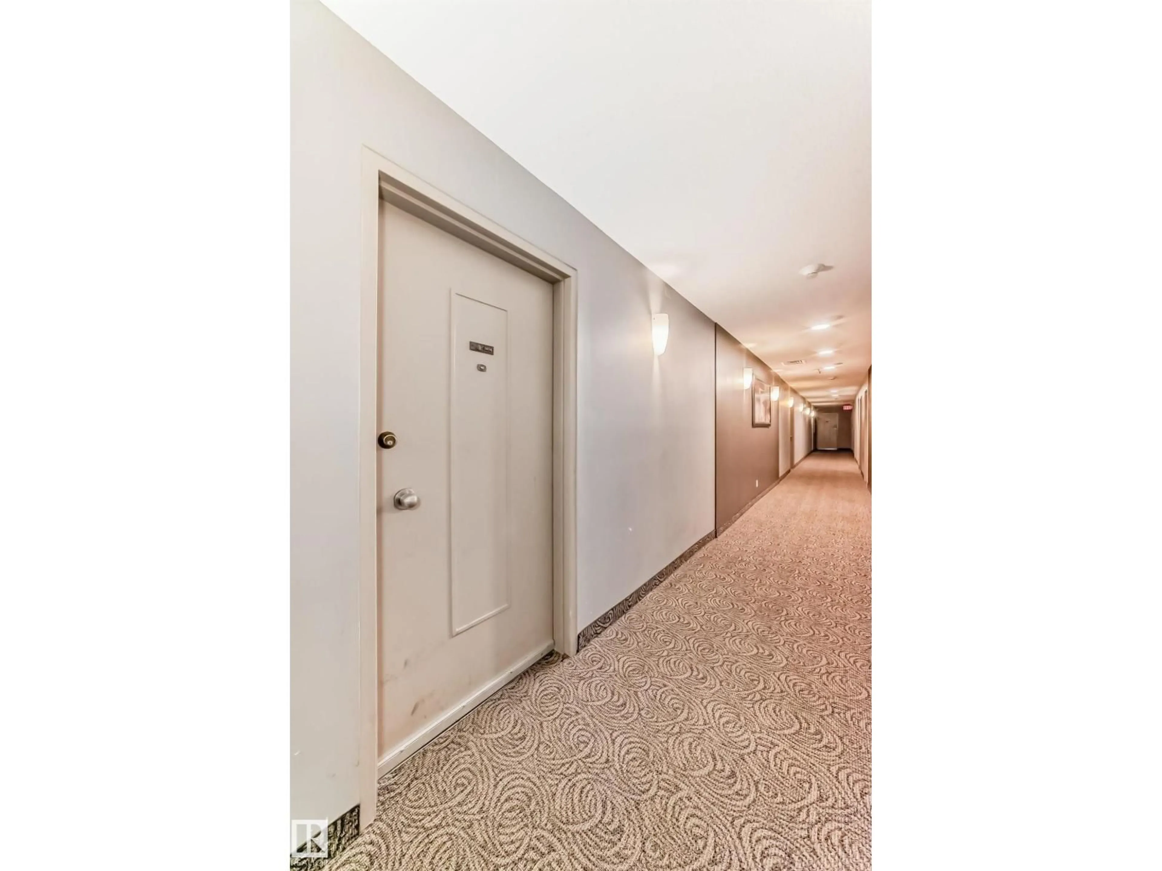 Indoor foyer for 11307 - 1404 99 AV, Edmonton Alberta T5K0H2