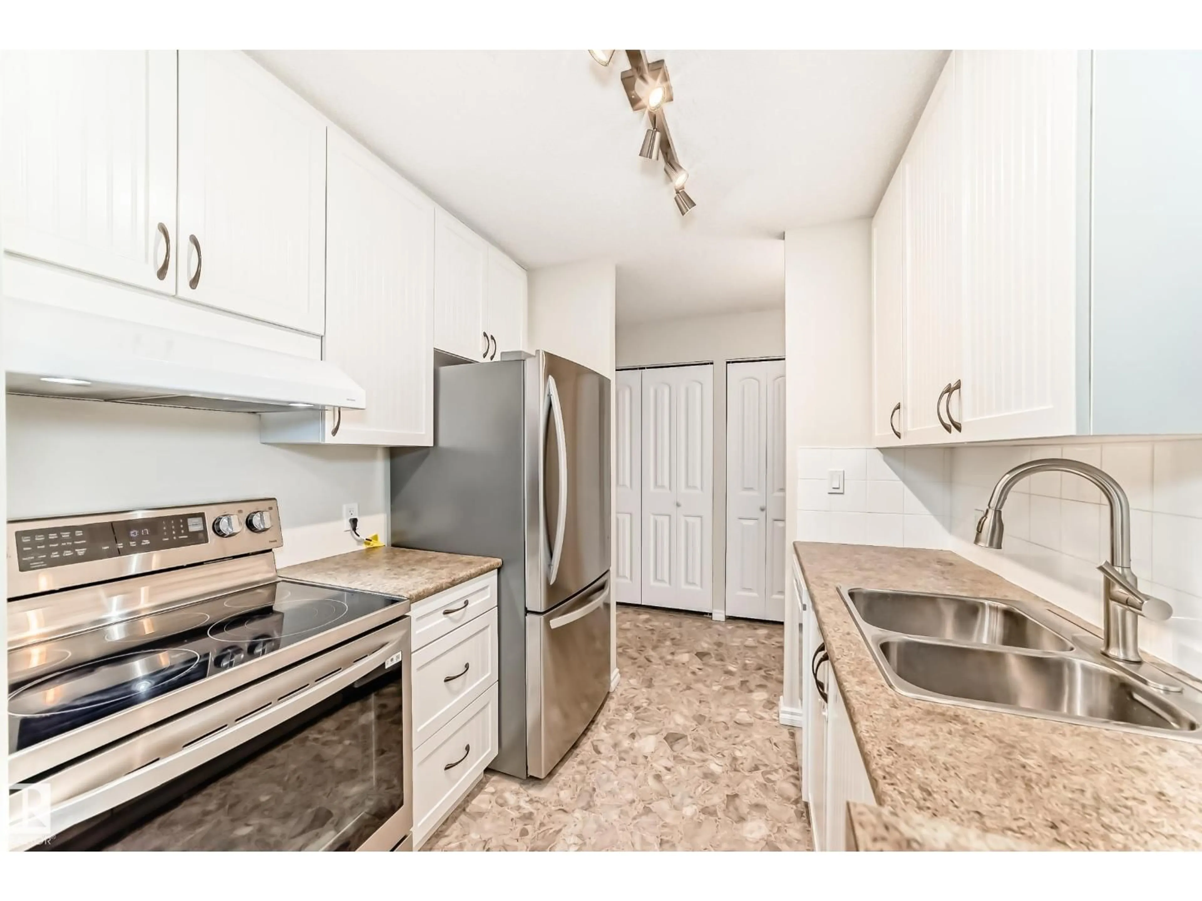 Standard kitchen, unknown for 11307 - 1404 99 AV, Edmonton Alberta T5K0H2