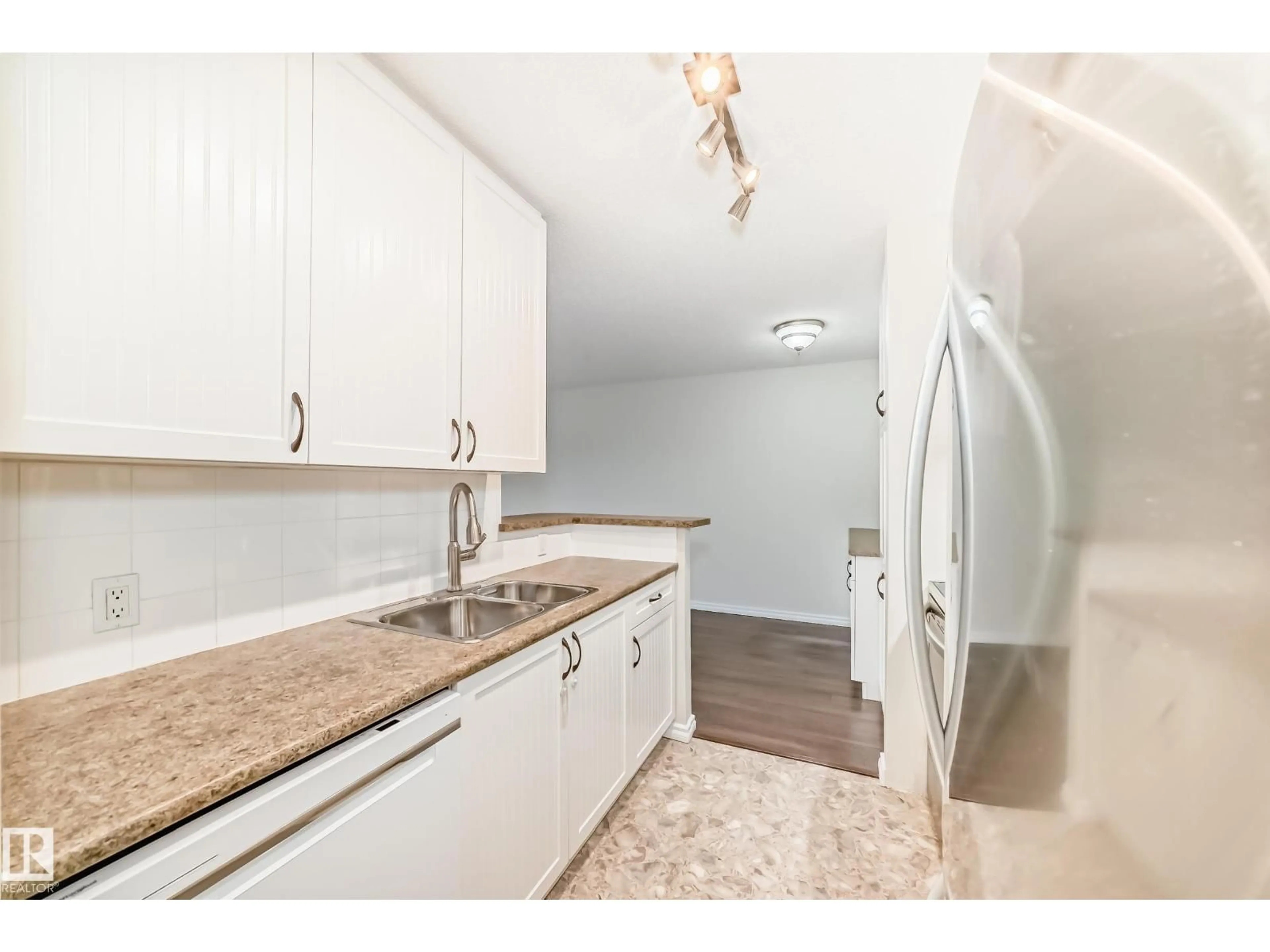 Standard kitchen, unknown for 11307 - 1404 99 AV, Edmonton Alberta T5K0H2