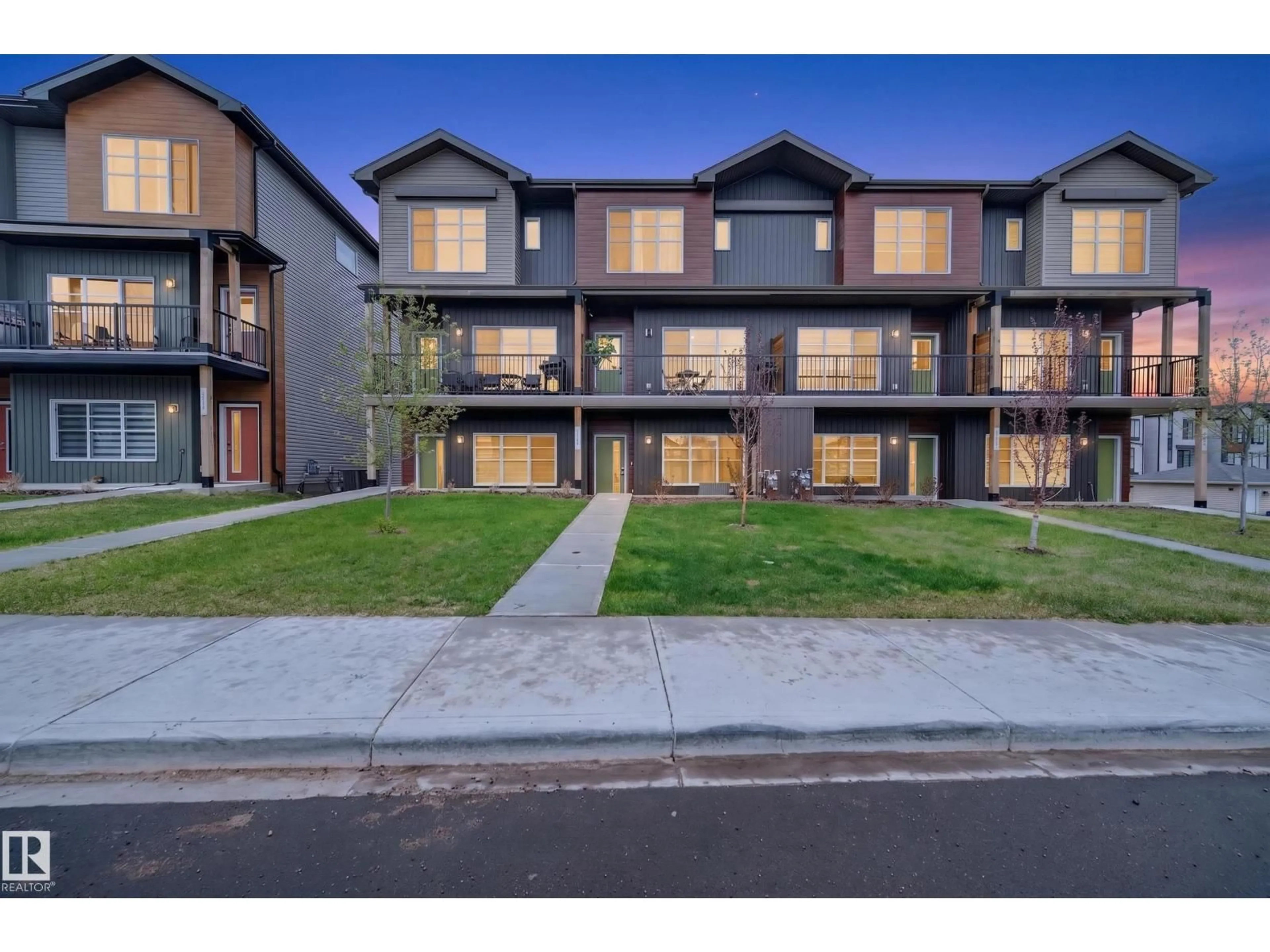 A pic from outside/outdoor area/front of a property/back of a property/a pic from drone, unknown for SW - 512 37 ST, Edmonton Alberta T6X3B2