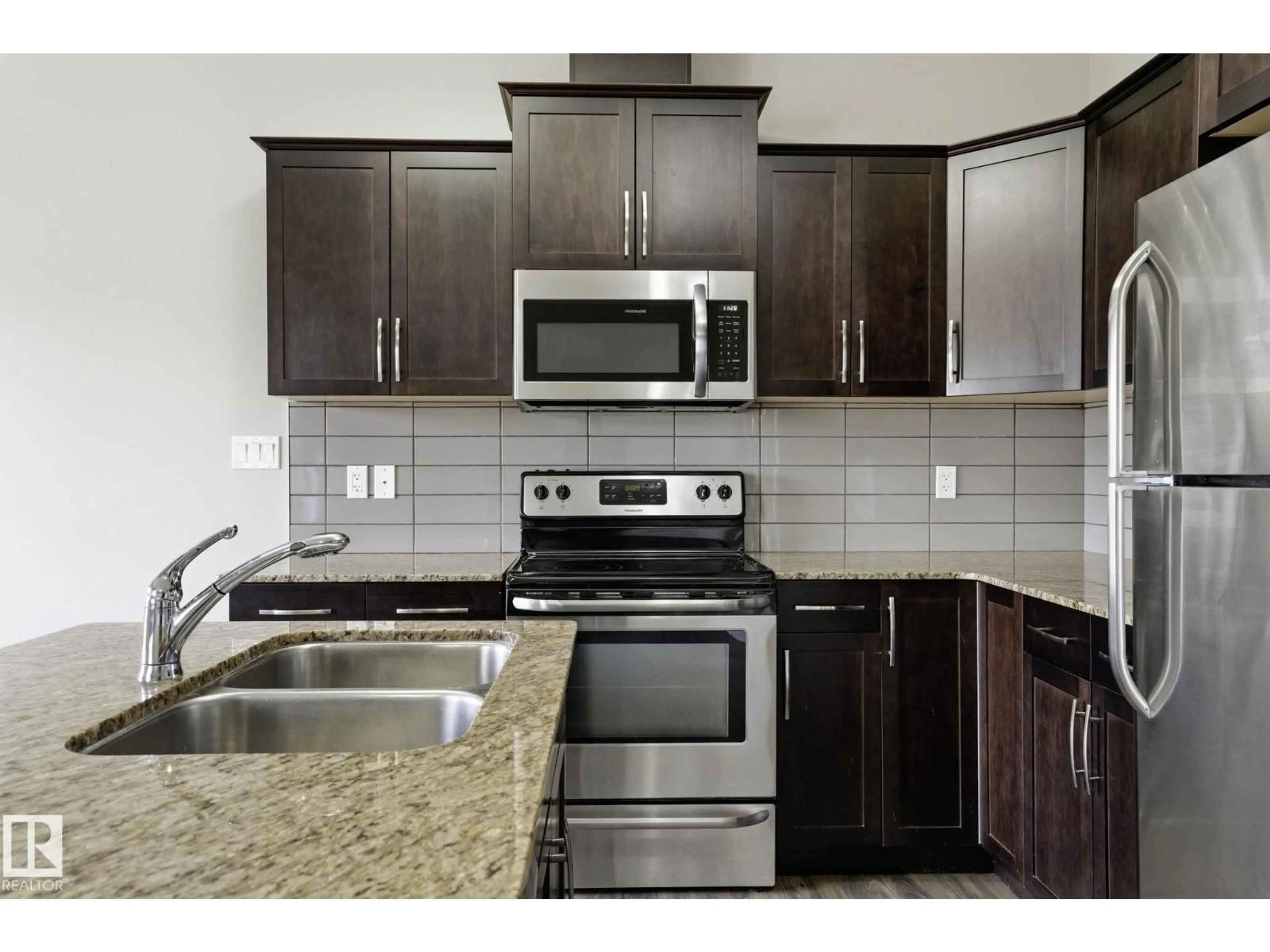 Standard kitchen, ceramic/tile floor for 16 LONGVIEW DR, Spruce Grove Alberta T7X0W3