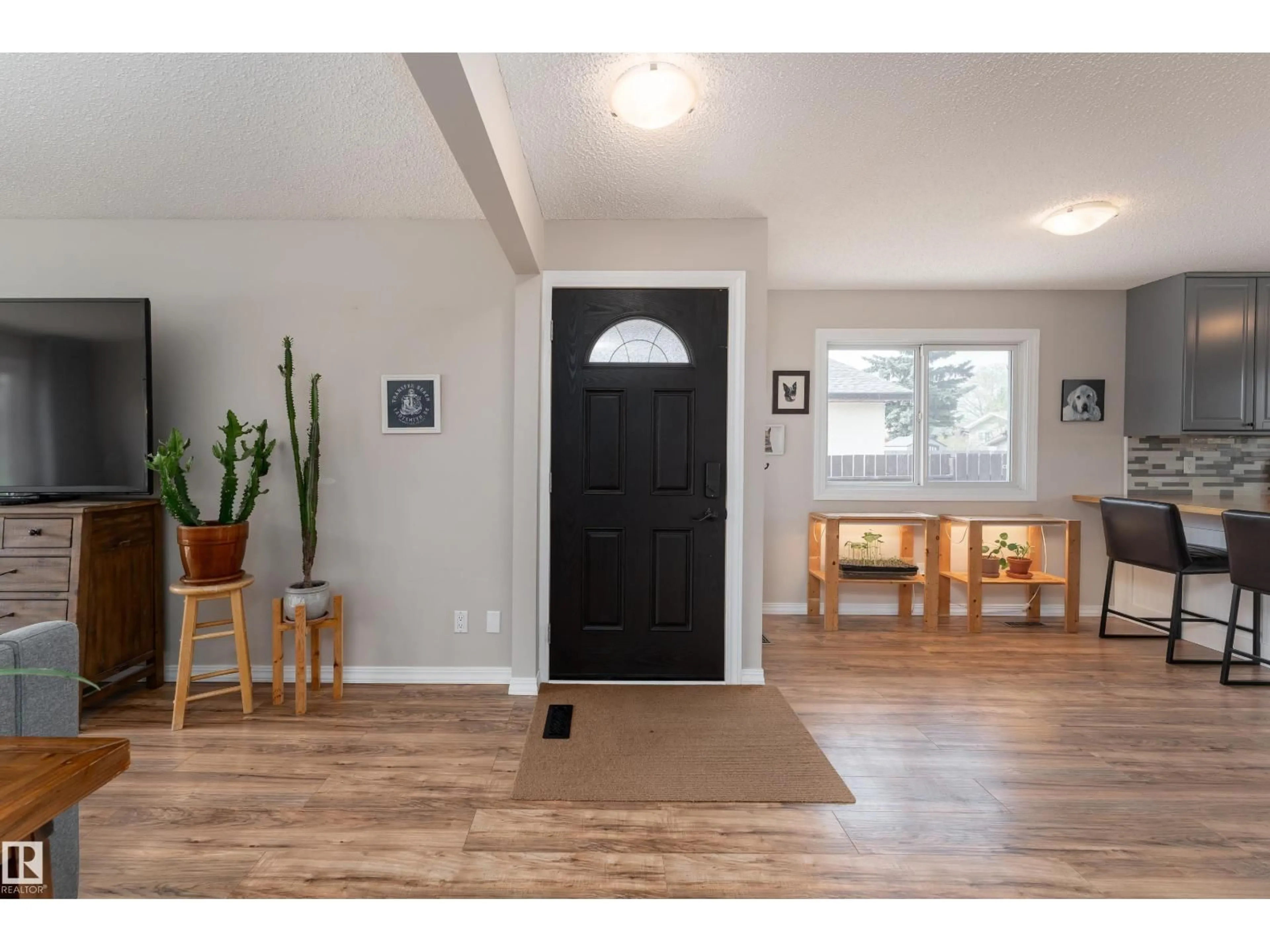 Indoor entryway for 8122 92A AV, Fort Saskatchewan Alberta T8L3M8