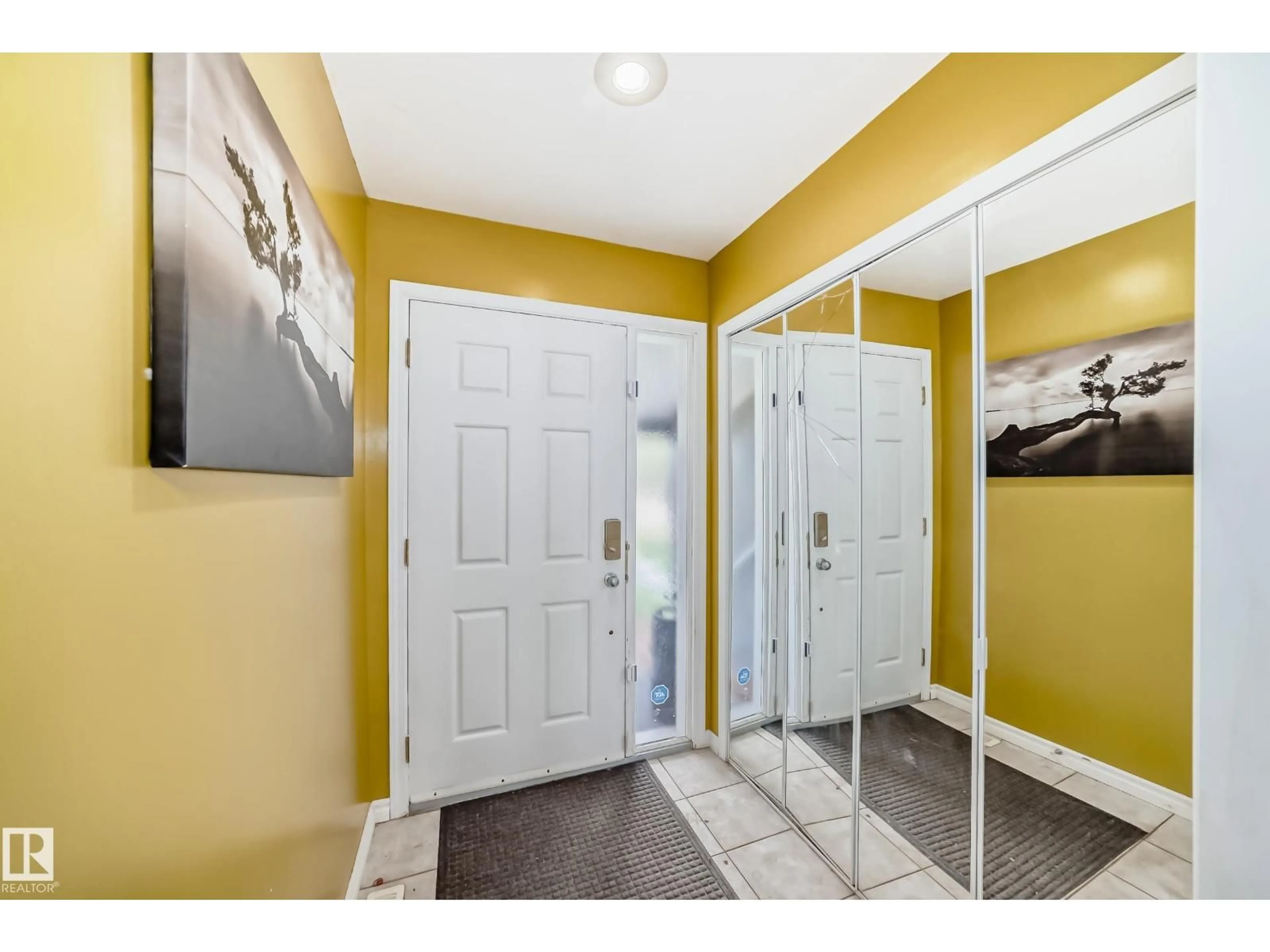 Indoor entryway for 160 22106 SOUTH COOKING LK, Rural Strathcona County Alberta T8E1J1