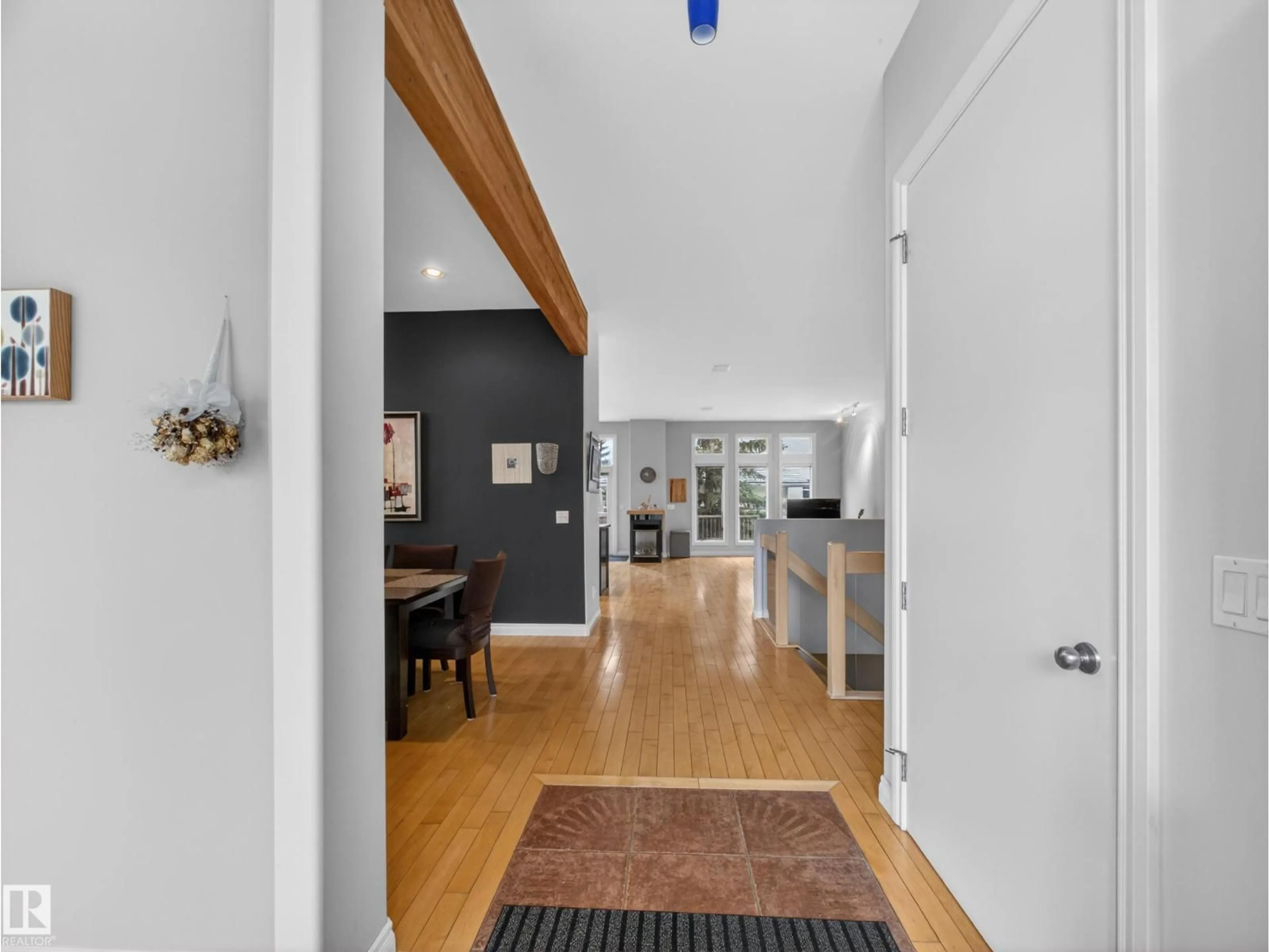 Indoor entryway for 569 BUTTERWORTH WY, Edmonton Alberta T6R2P6