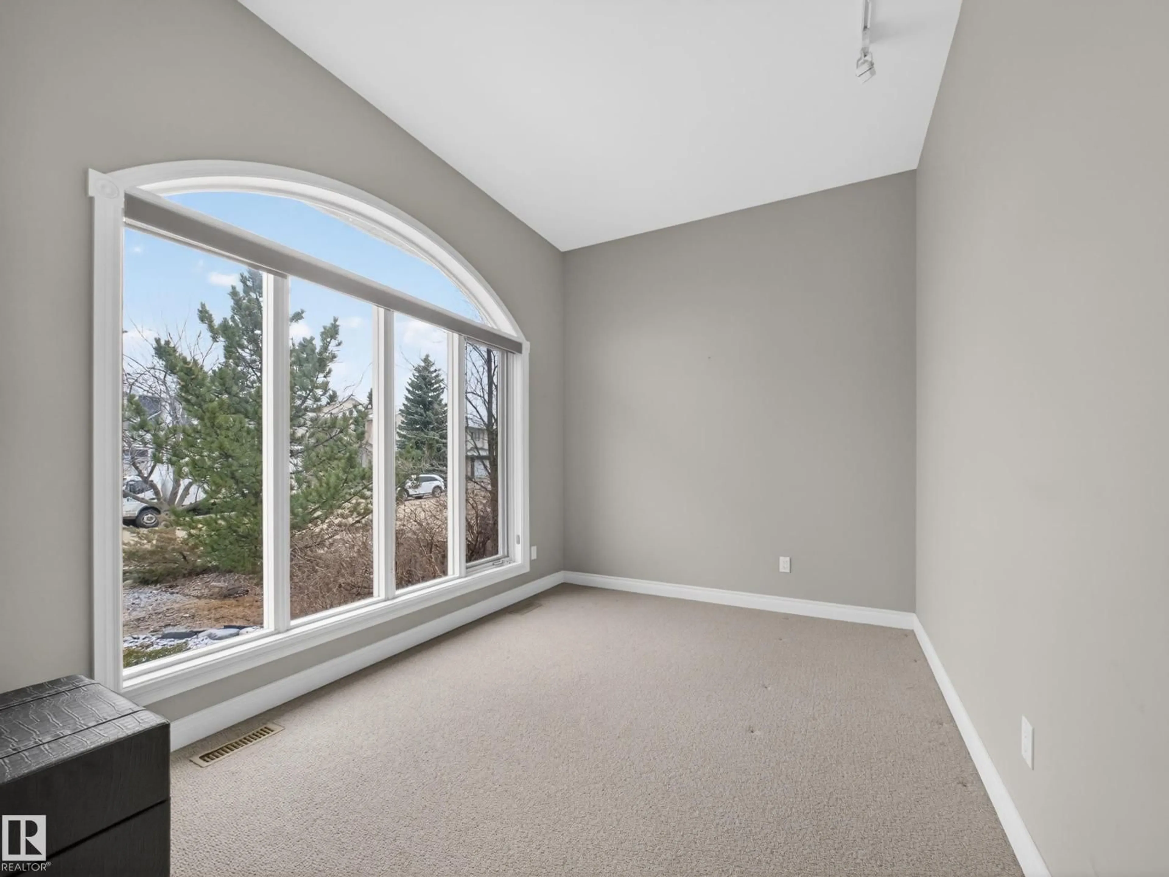 A pic of a room for 569 BUTTERWORTH WY, Edmonton Alberta T6R2P6