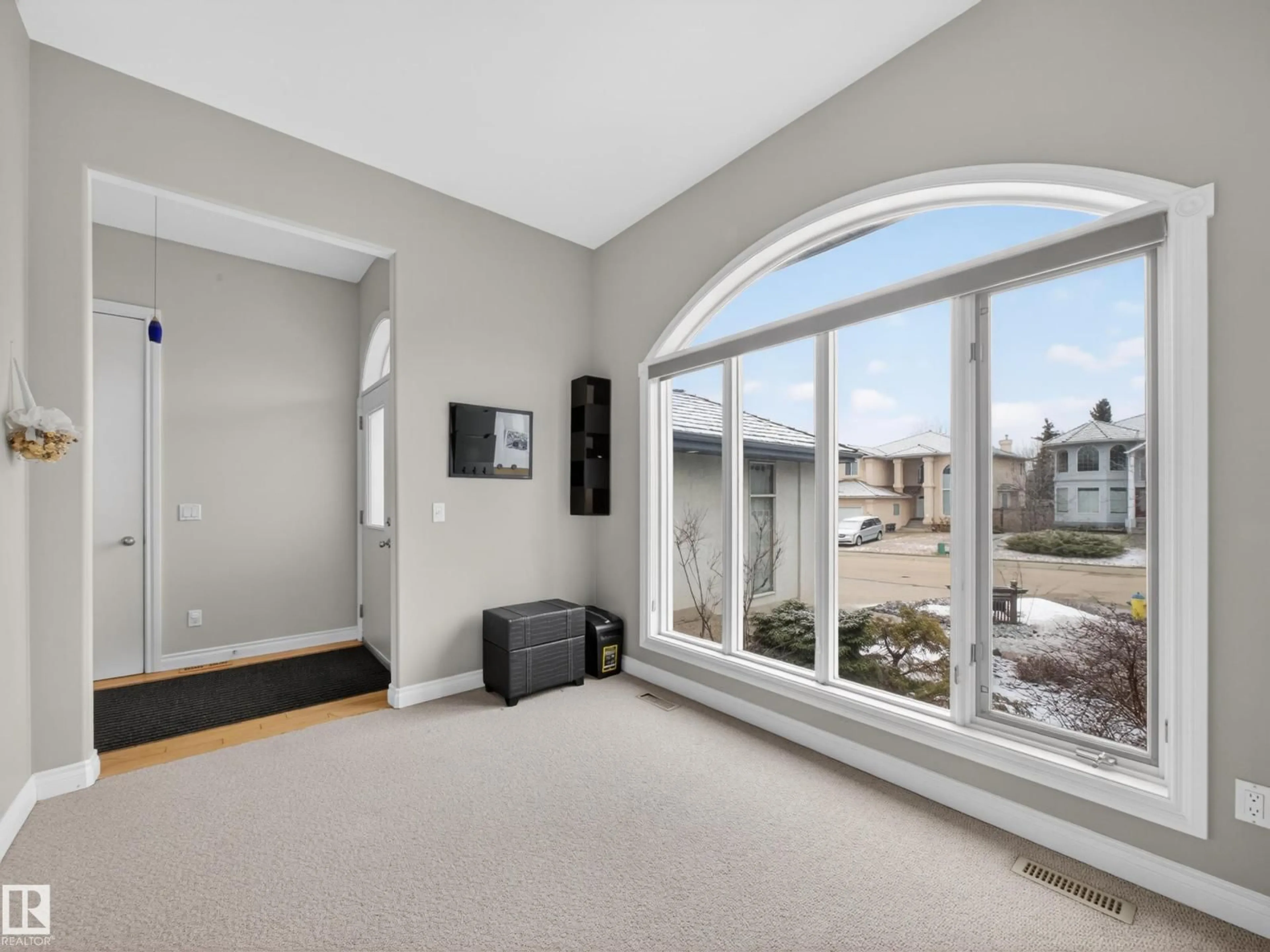 Indoor entryway for 569 BUTTERWORTH WY, Edmonton Alberta T6R2P6