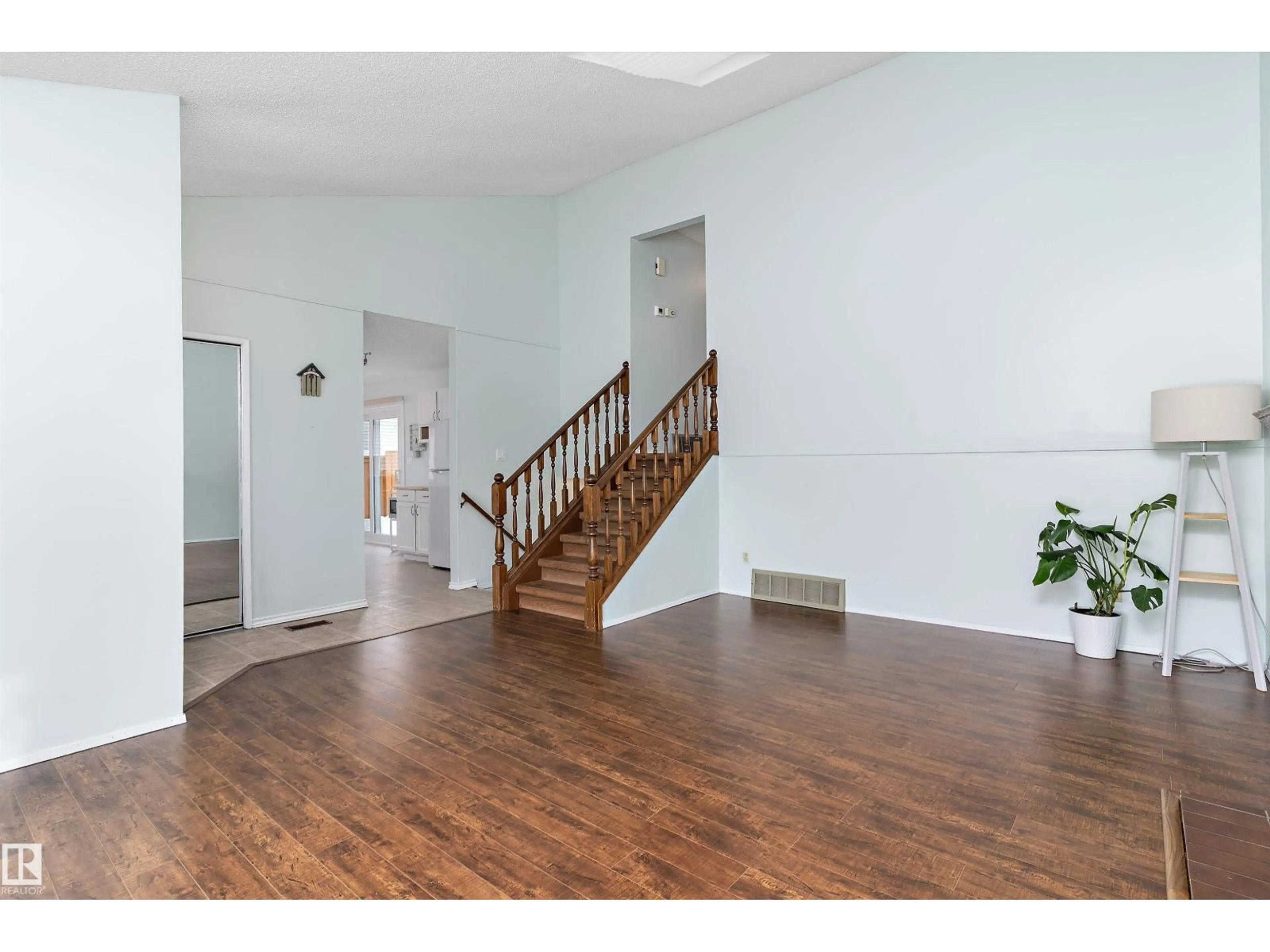 Indoor foyer for NW - 1511 104 ST, Edmonton Alberta T6J5T2
