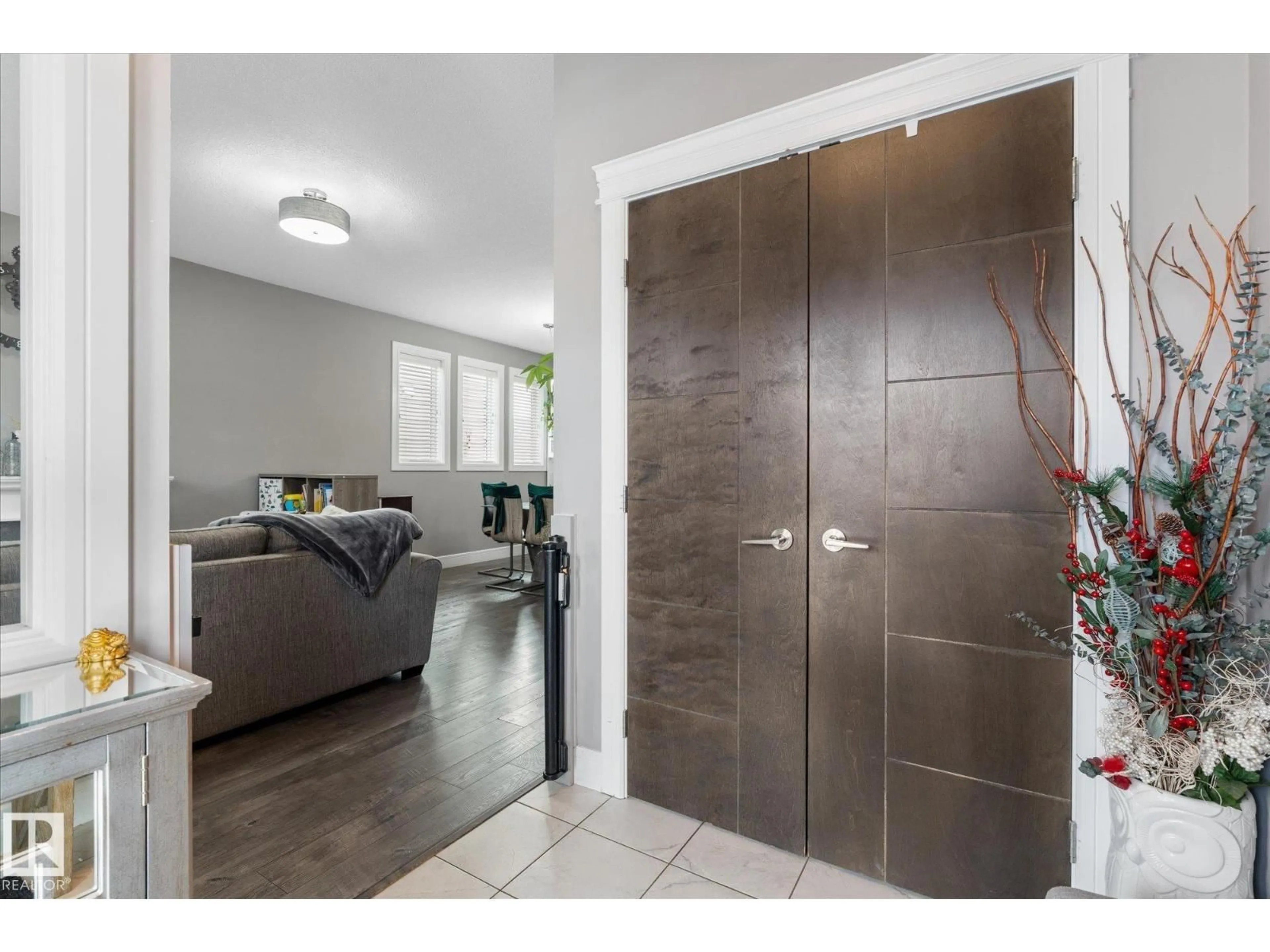 Indoor entryway for 148 HARVEST RIDGE DR, Spruce Grove Alberta T7X0E9
