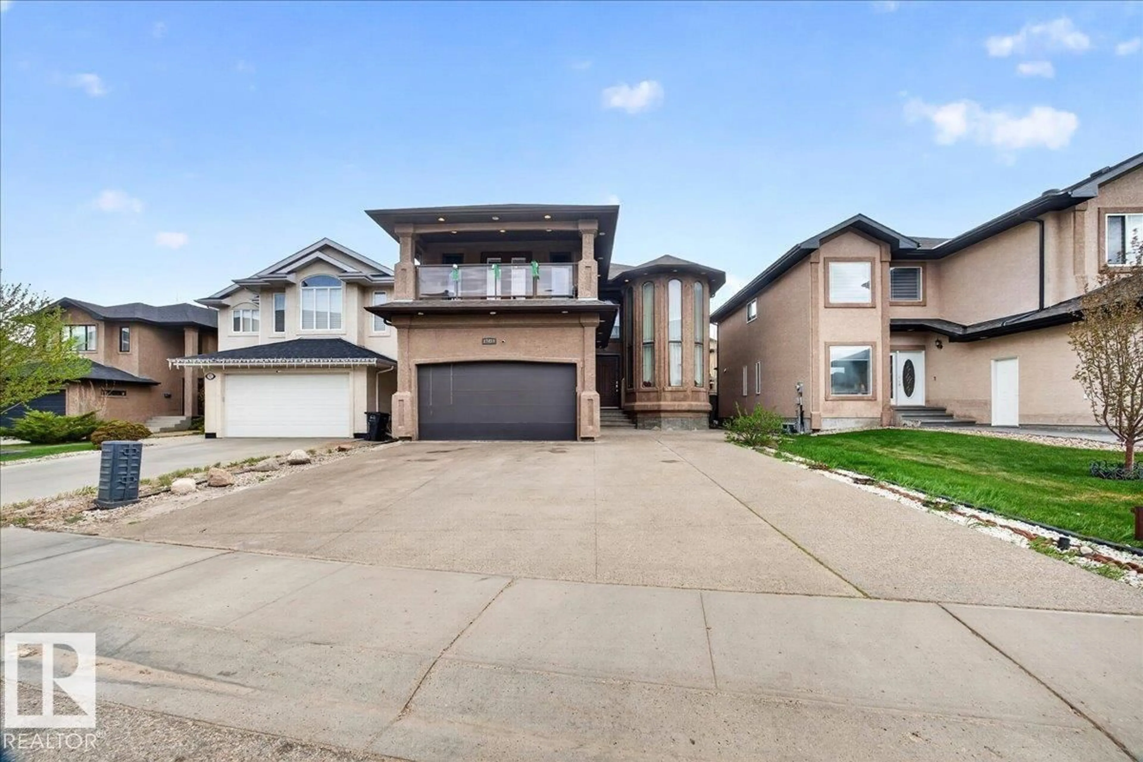 A pic from outside/outdoor area/front of a property/back of a property/a pic from drone, street for 17419 110 ST, Edmonton Alberta T5X0B7
