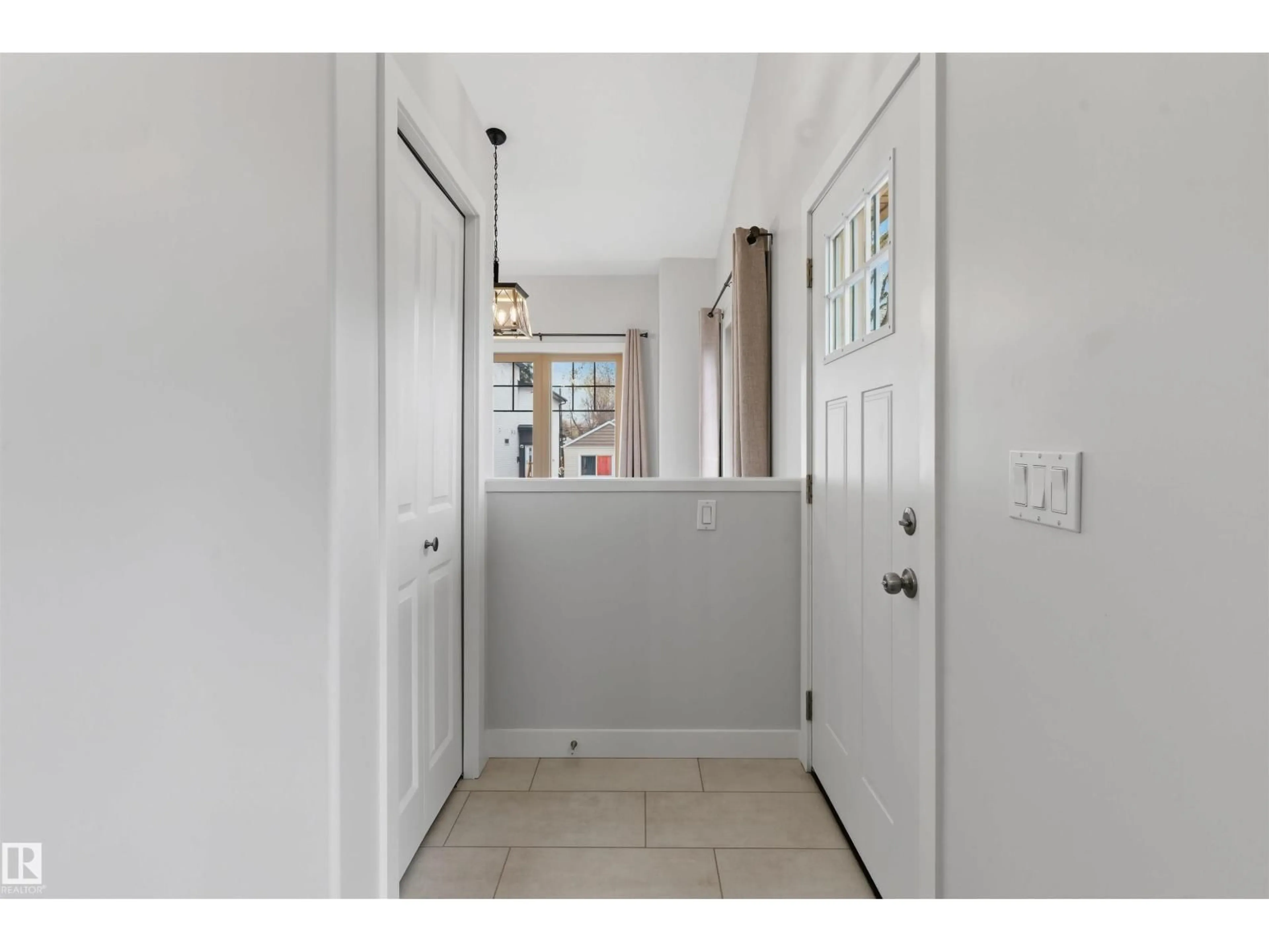 Indoor entryway for 9302 120 AV, Edmonton Alberta T5G0R6