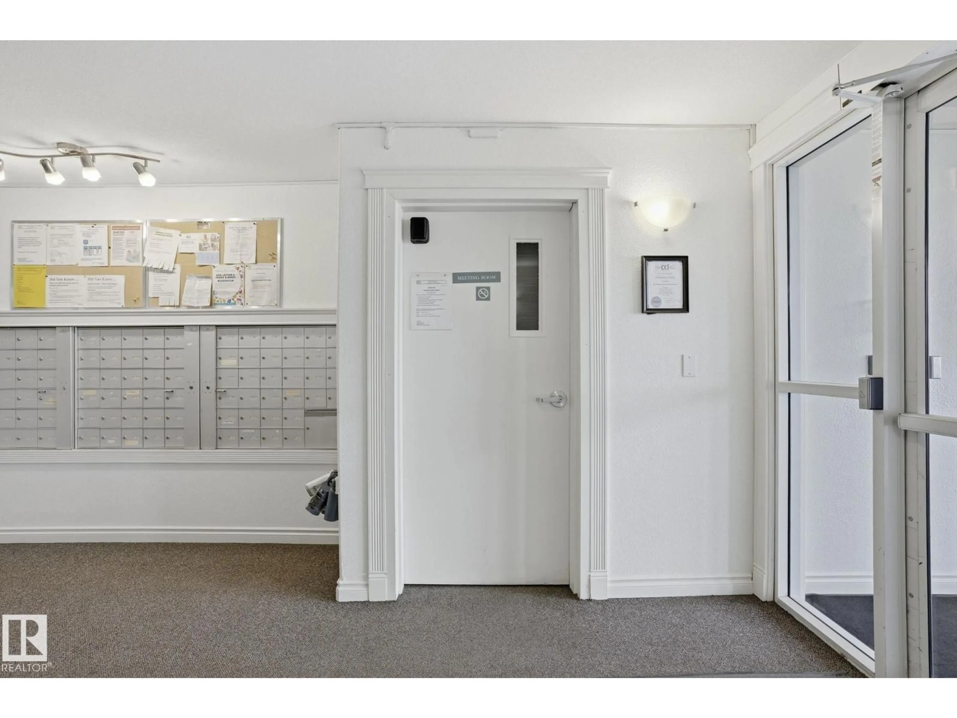 Indoor foyer for #120 - 13625 34 ST, Edmonton Alberta T5A0E3
