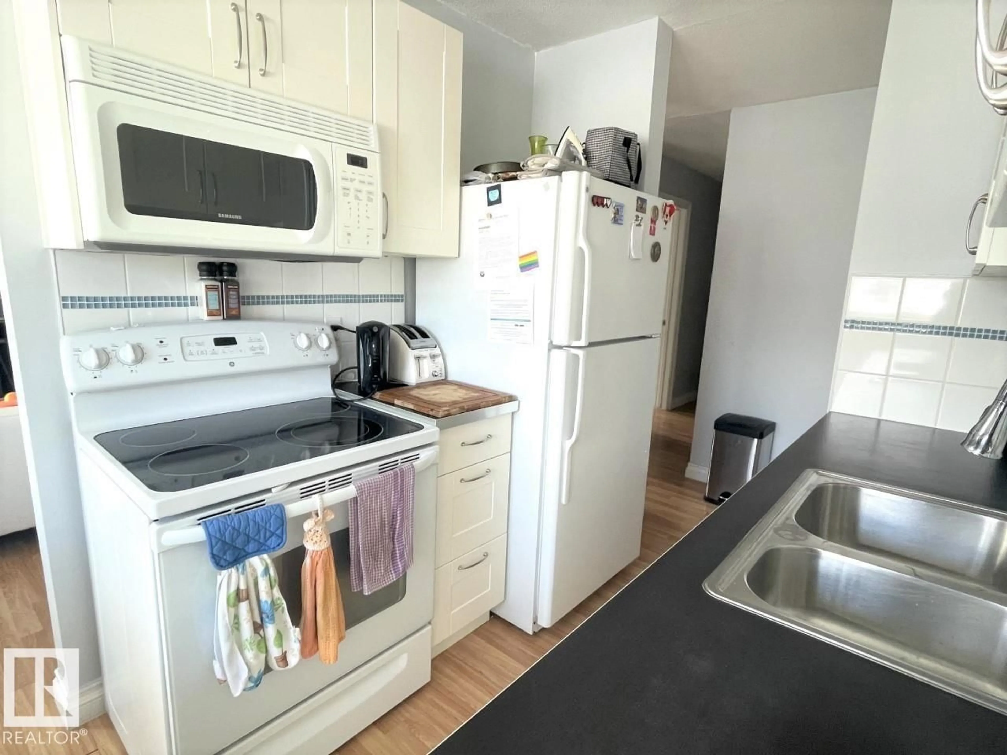 Standard kitchen, unknown for 303 - 12223 82 ST, Edmonton Alberta T5B2W9