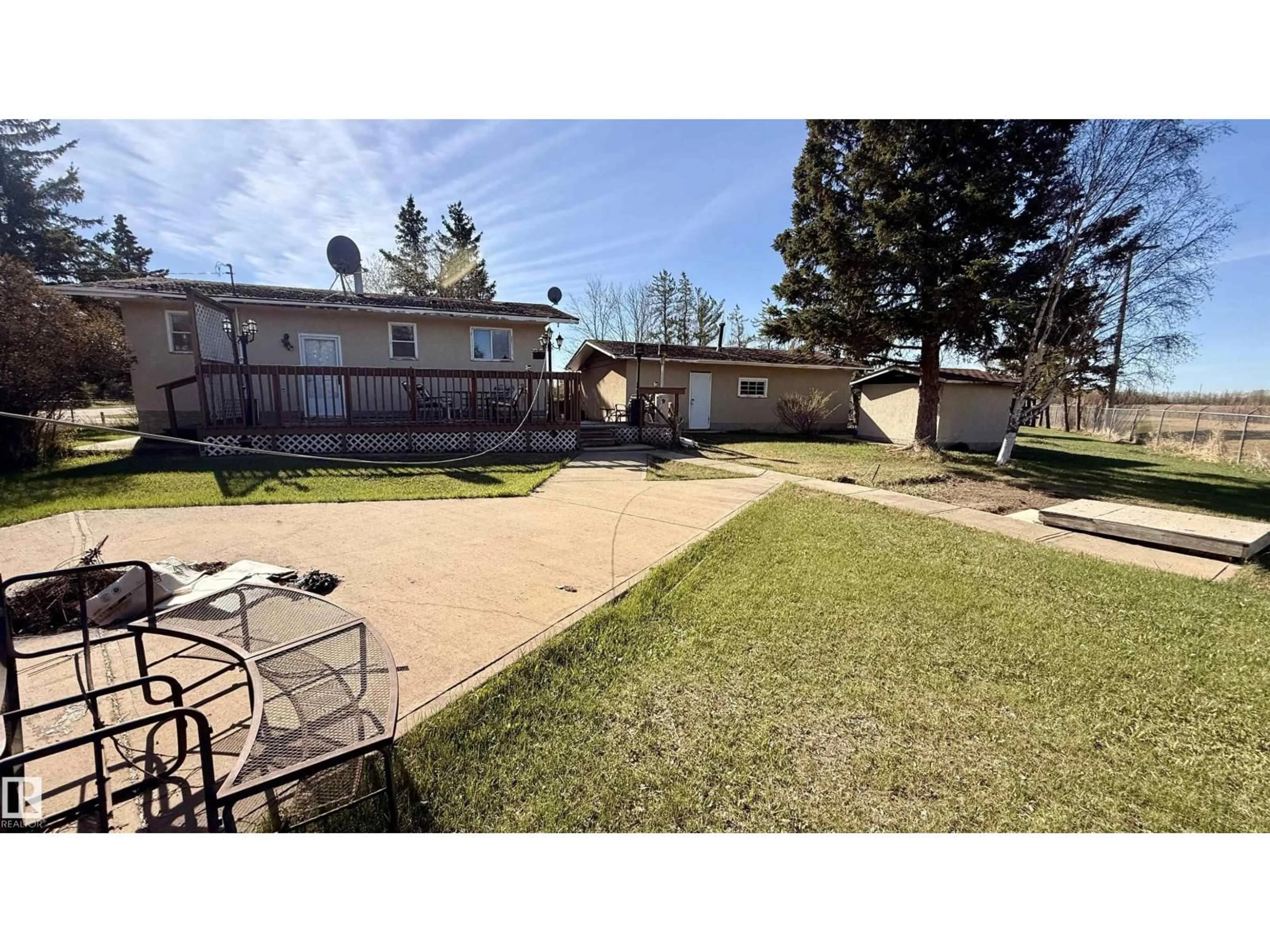 Patio, street for 175 - 165 540073, Rural Lamont County Alberta T0B2B0