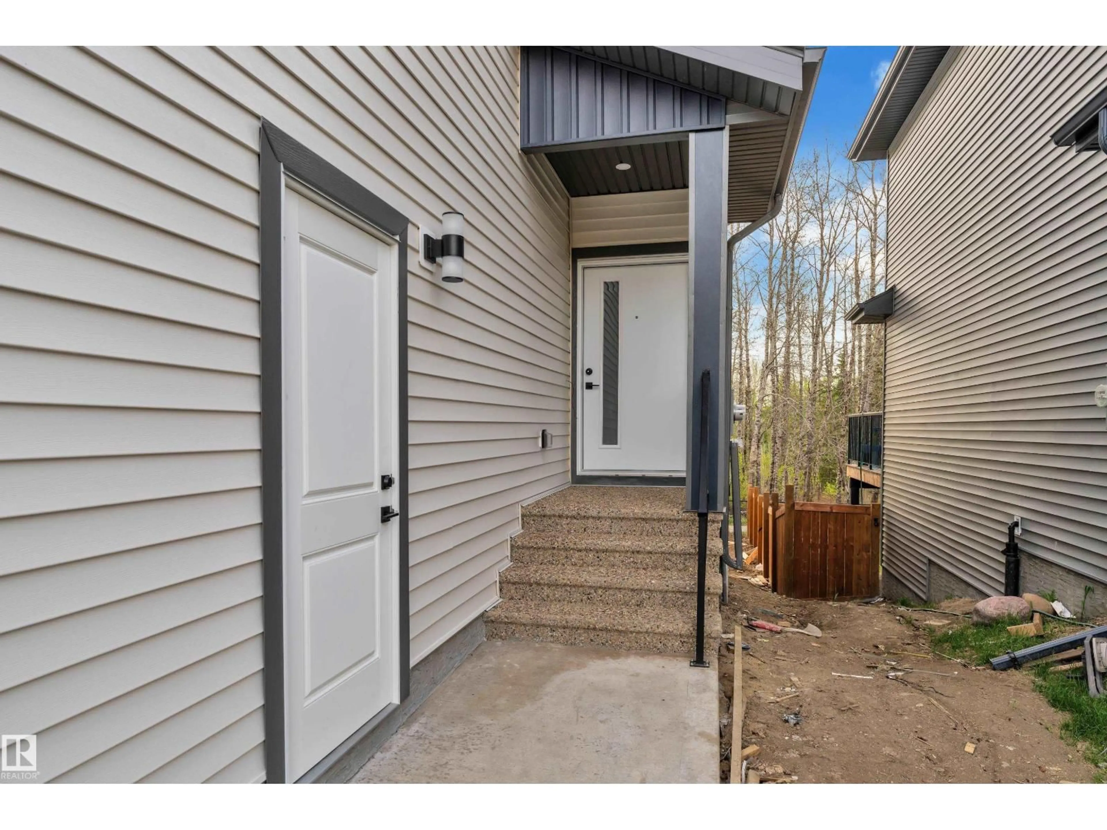Indoor entryway for 638 ASTORIA WY, Devon Alberta T9G0M7