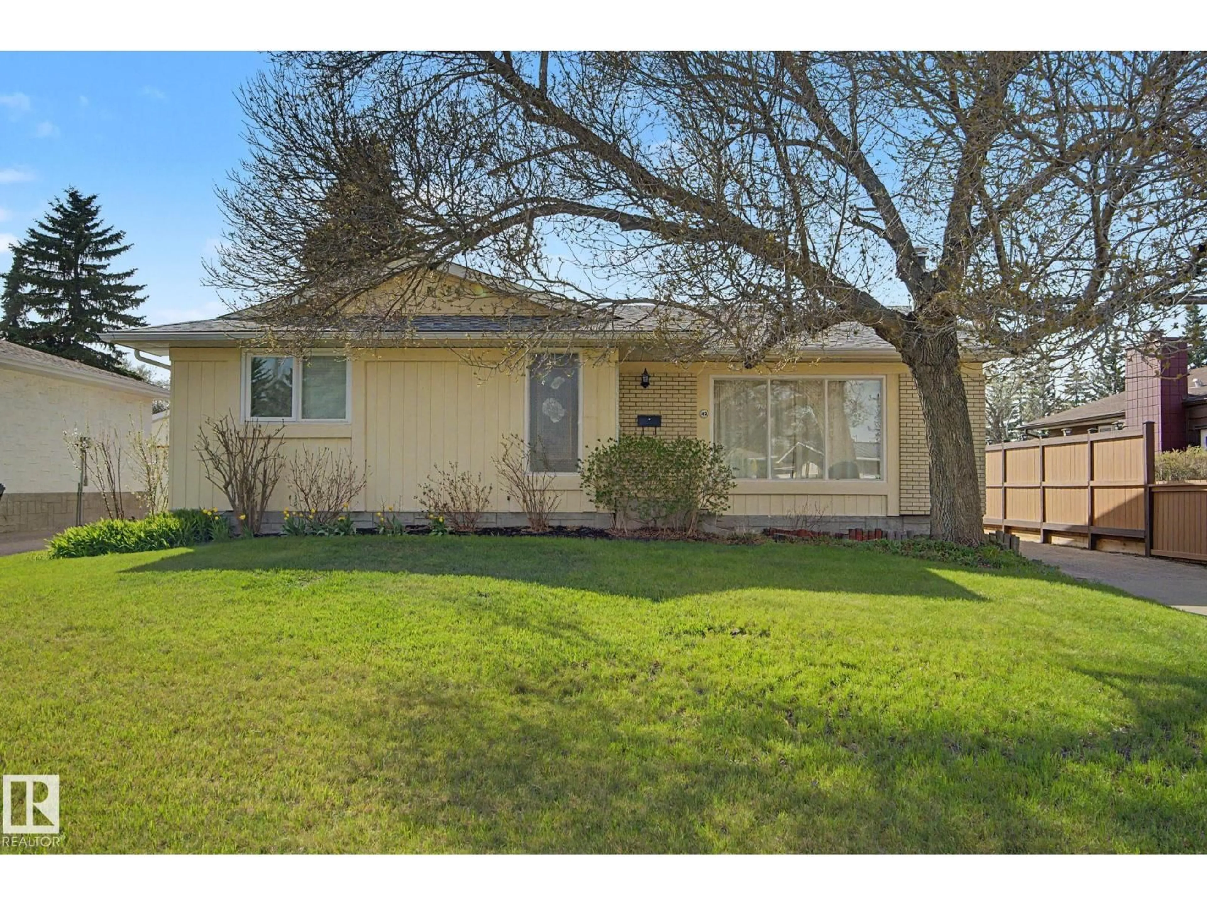 Home with vinyl exterior material, street for 42 HAWKINS CR, Sherwood Park Alberta T8A3P2