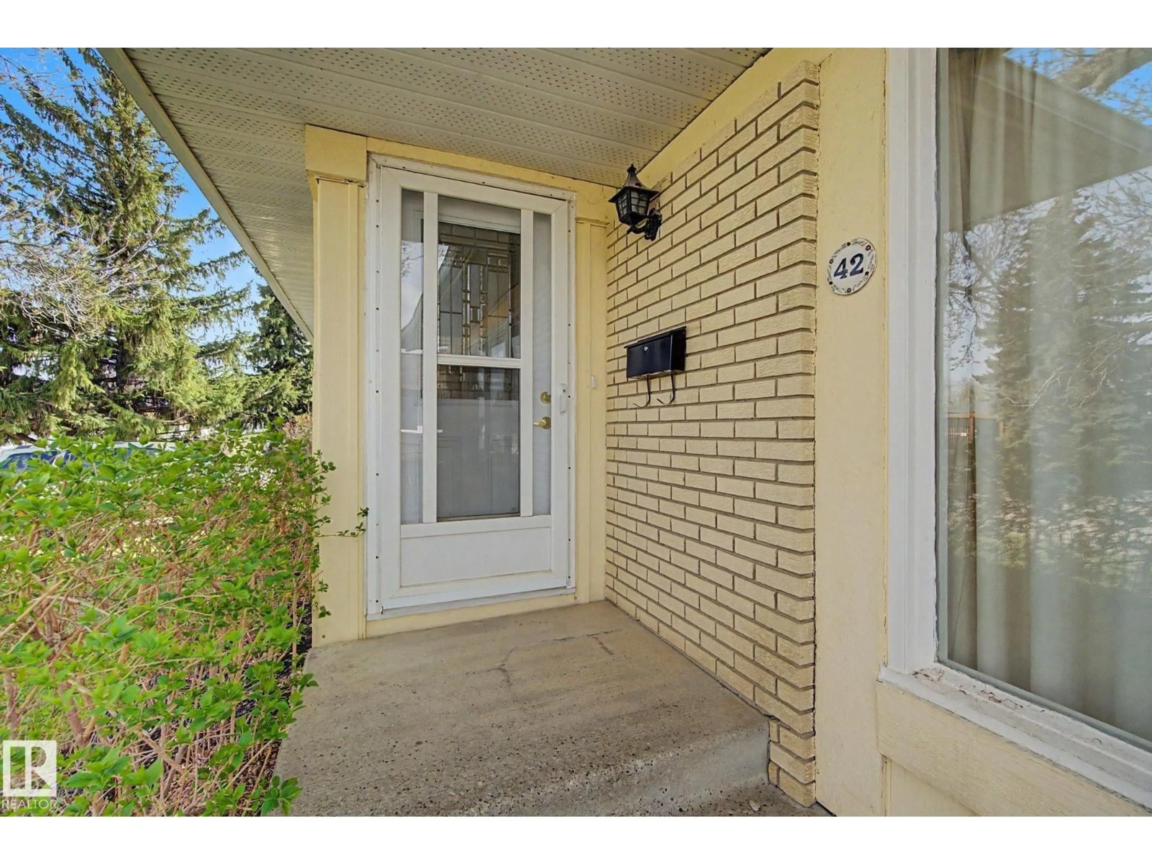 Indoor entryway for 42 HAWKINS CR, Sherwood Park Alberta T8A3P2