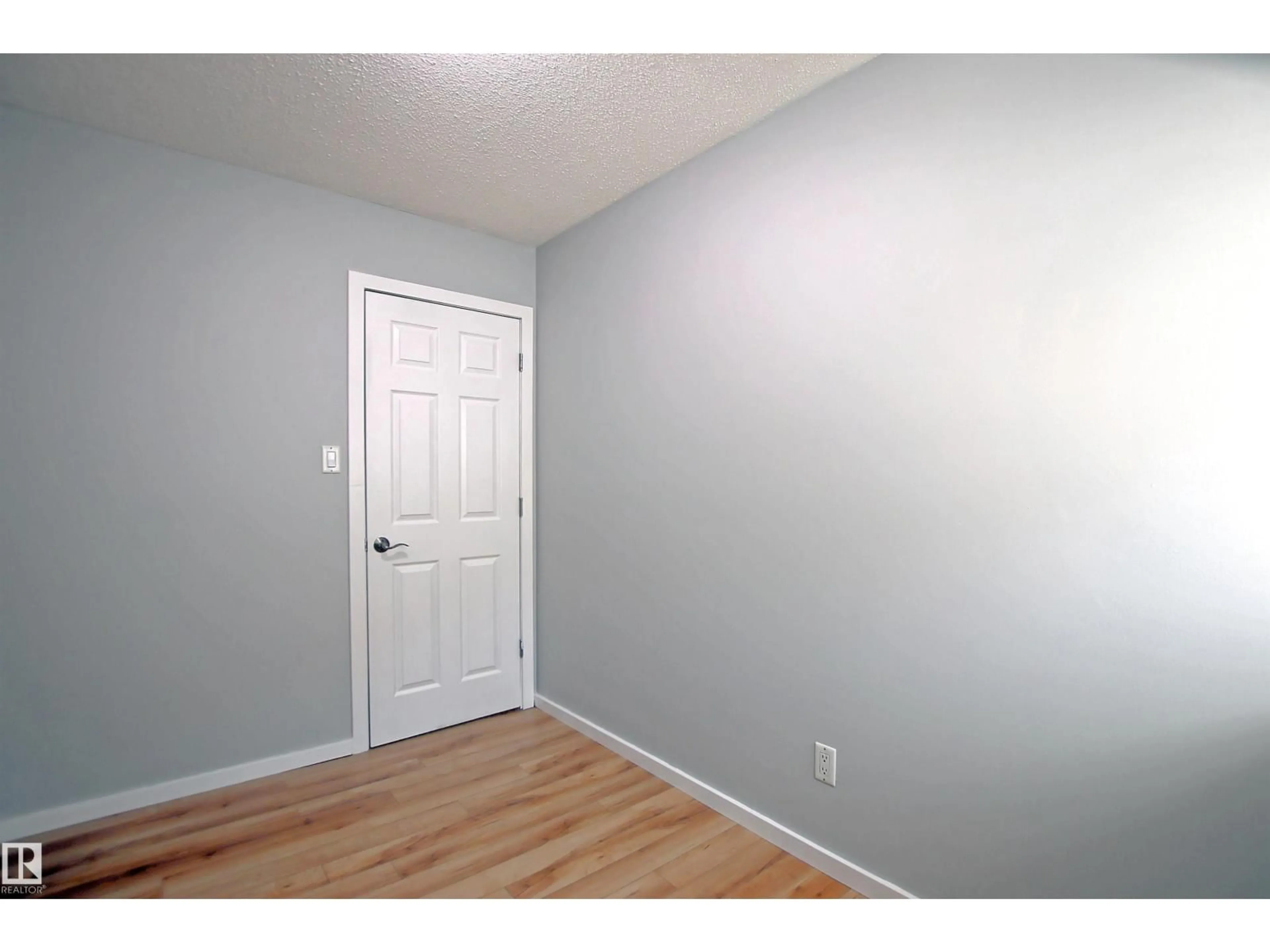 A pic of a room for #11 - 14120 80 ST, Edmonton Alberta T5C1L6