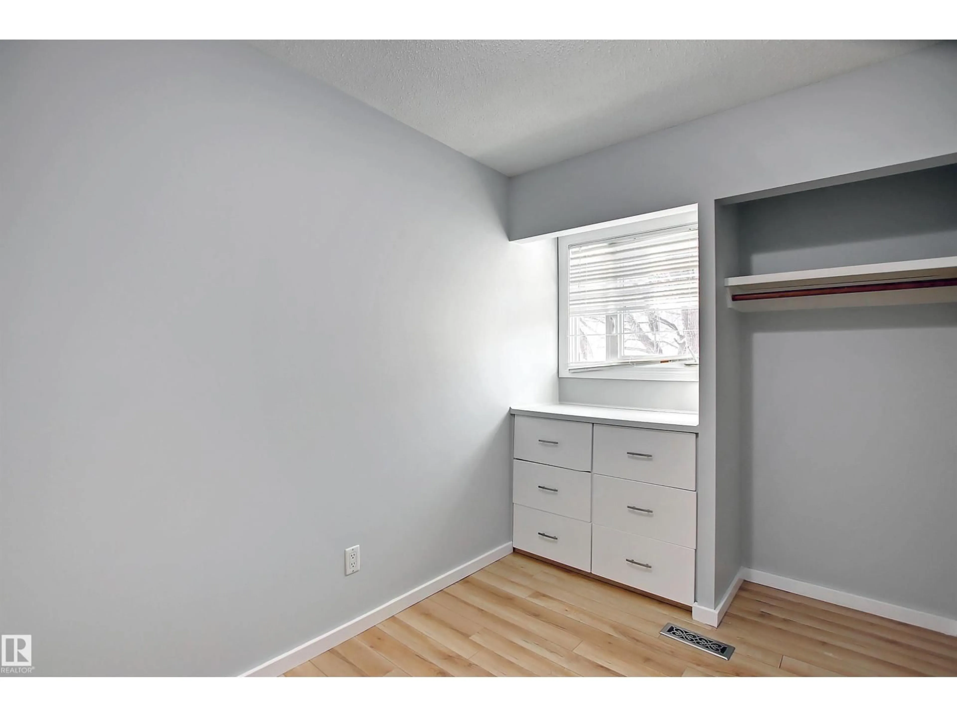 A pic of a room for #11 - 14120 80 ST, Edmonton Alberta T5C1L6