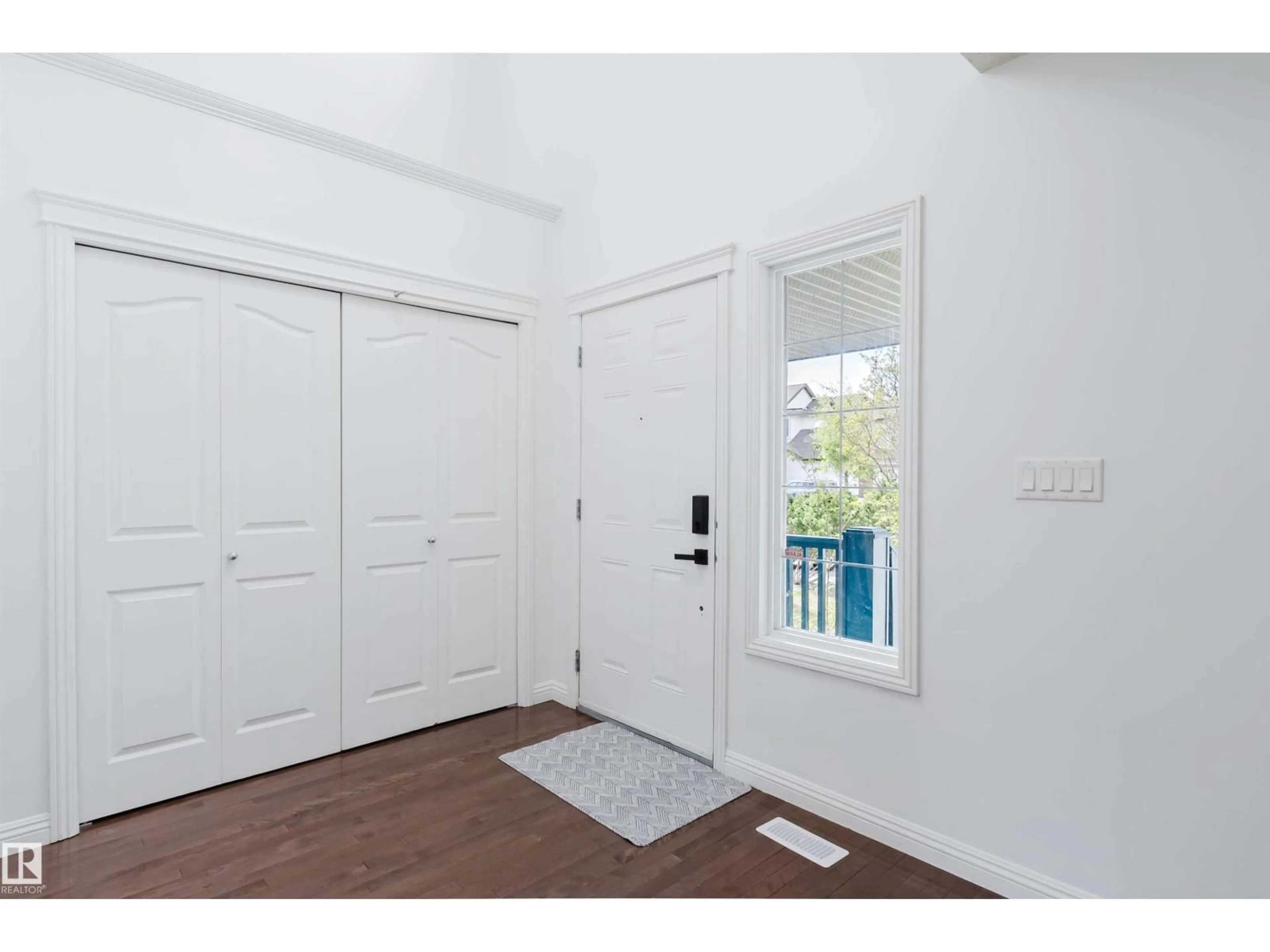 Indoor entryway for SW - 1951 120 ST, Edmonton Alberta T6W0A8